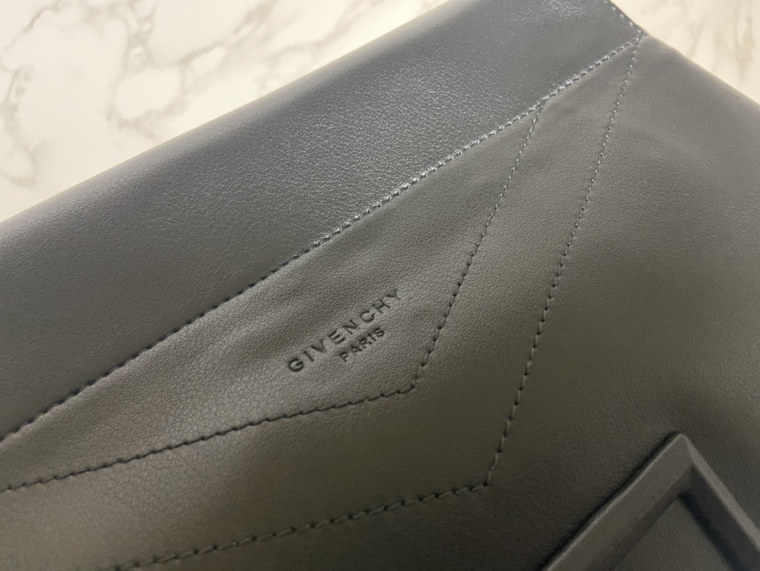 Givenchy纪梵希专柜最新款柔软大包ID93登场zp17620！市场上根本看不到同款的设计不会撞包！