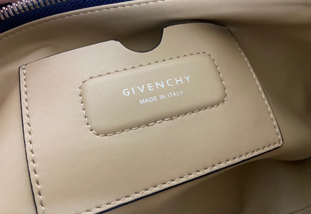 Givenchy纪梵希专柜最新款柔软大包ID93登场zp17620！市场上根本看不到同款的设计不会撞包！