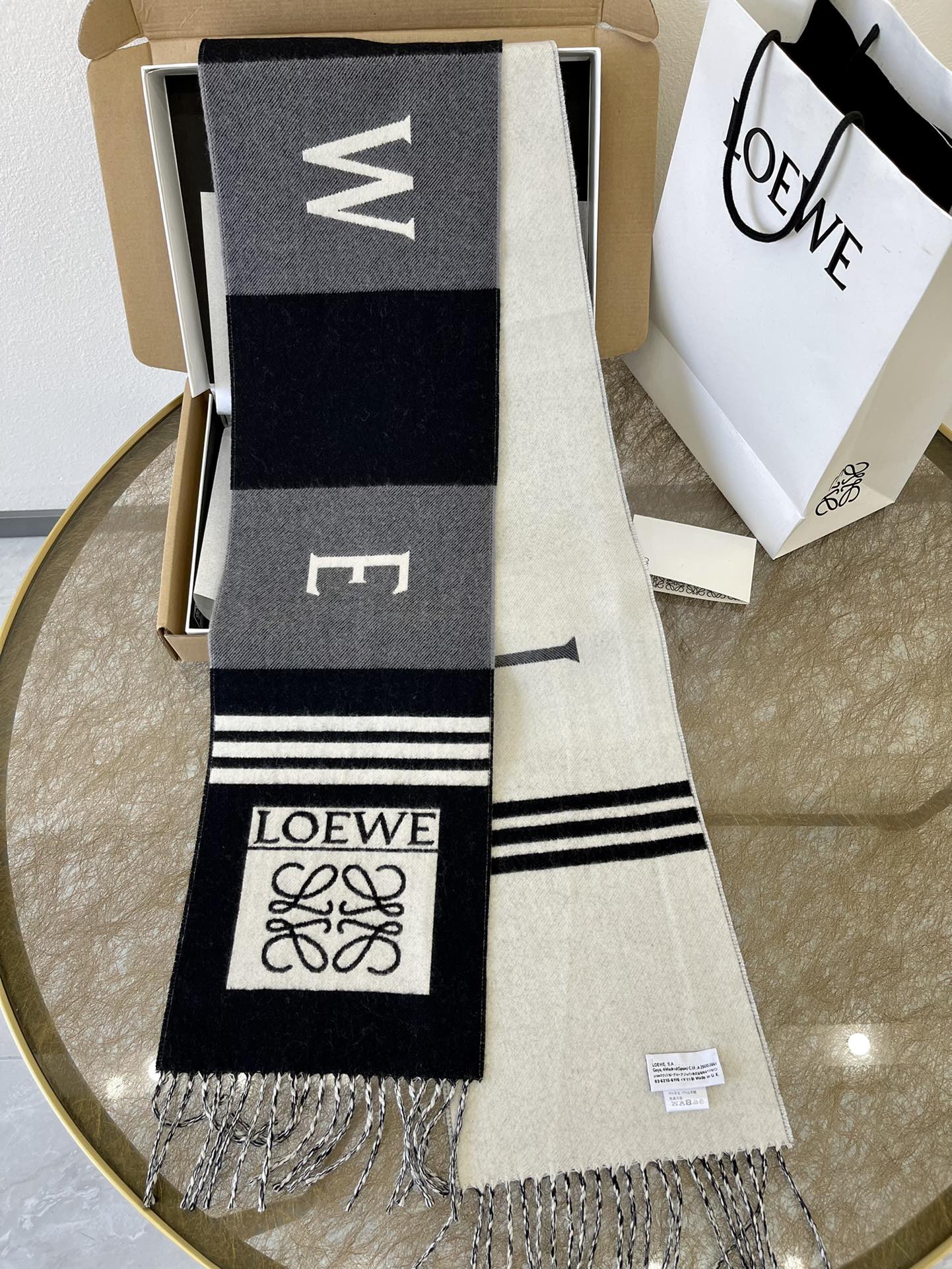 LOEWE罗意威男女同款学院风围巾