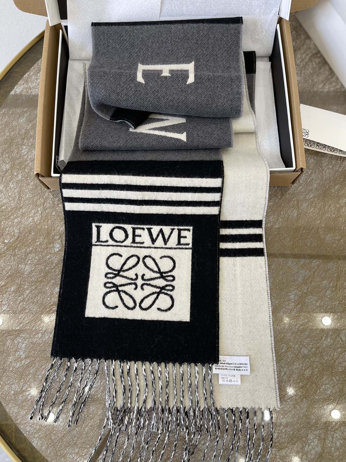LOEWE罗意威男女同款学院风围巾