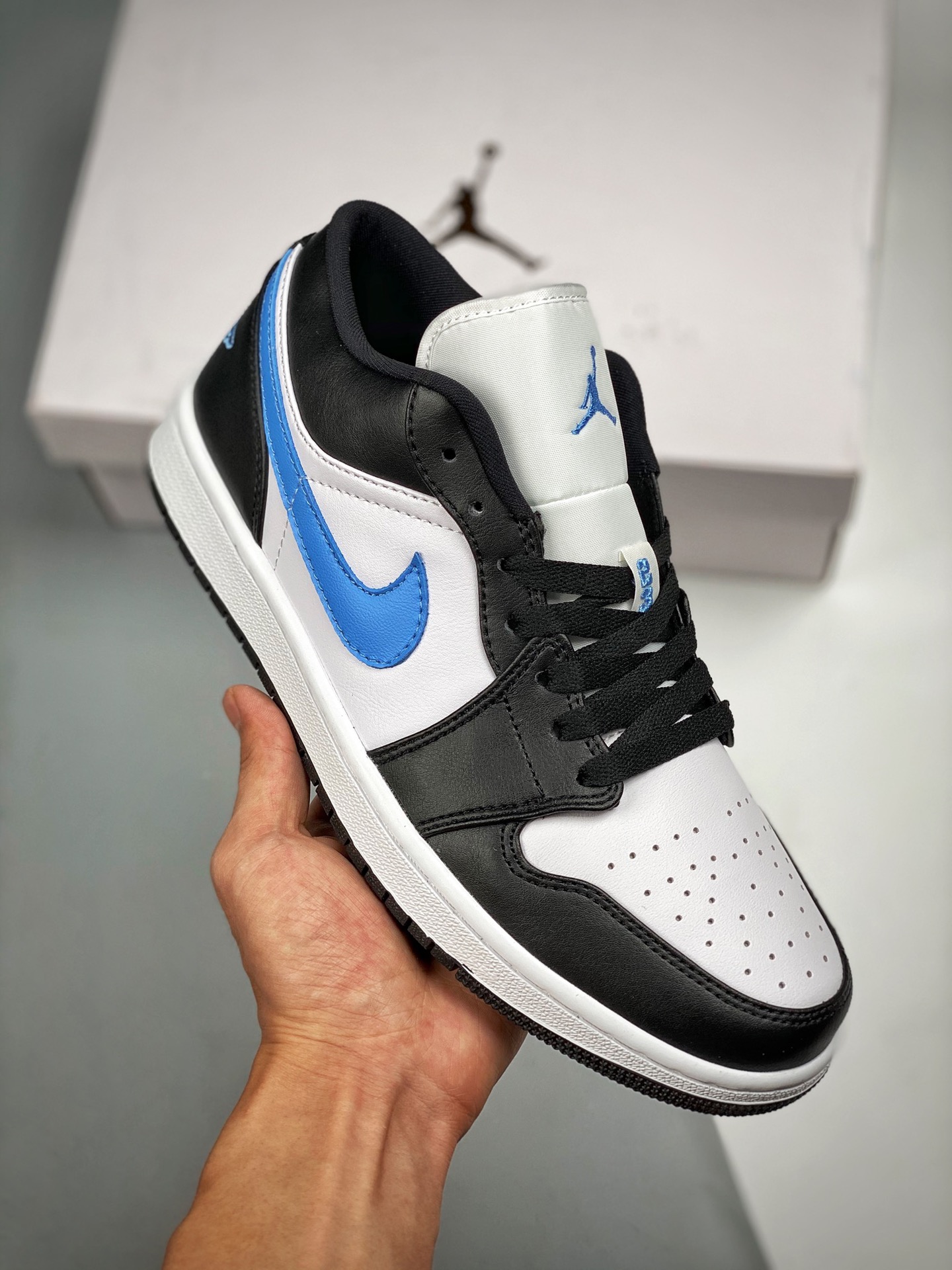 Air Jordan 1 Low blanco y negro y azul, AJ1 zapatilla de skate de caña baja, color oficial sincronizado, único en el me…