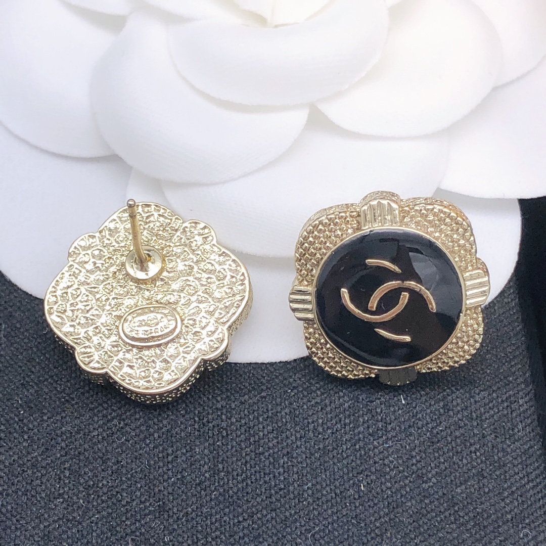 编号XED0711
小香 火爆 Chanel 黑色滴油耳钉 耳环 手工坊 这一季美出新高度！ 时髦指数最