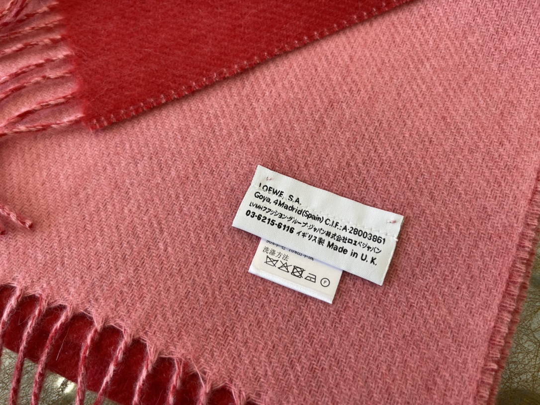 LOEWE罗意威羊毛绒男女同款围巾