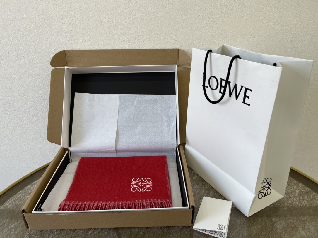 LOEWE罗意威羊毛绒男女同款围巾