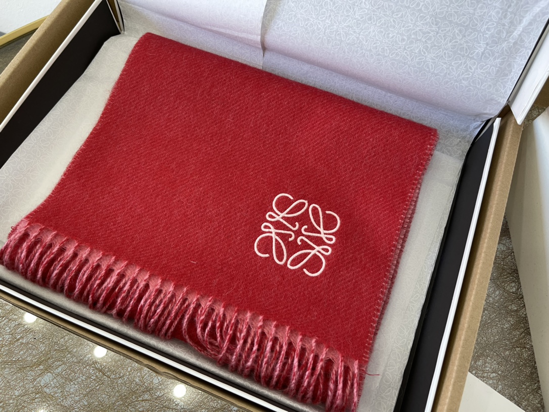 LOEWE罗意威羊毛绒男女同款围巾