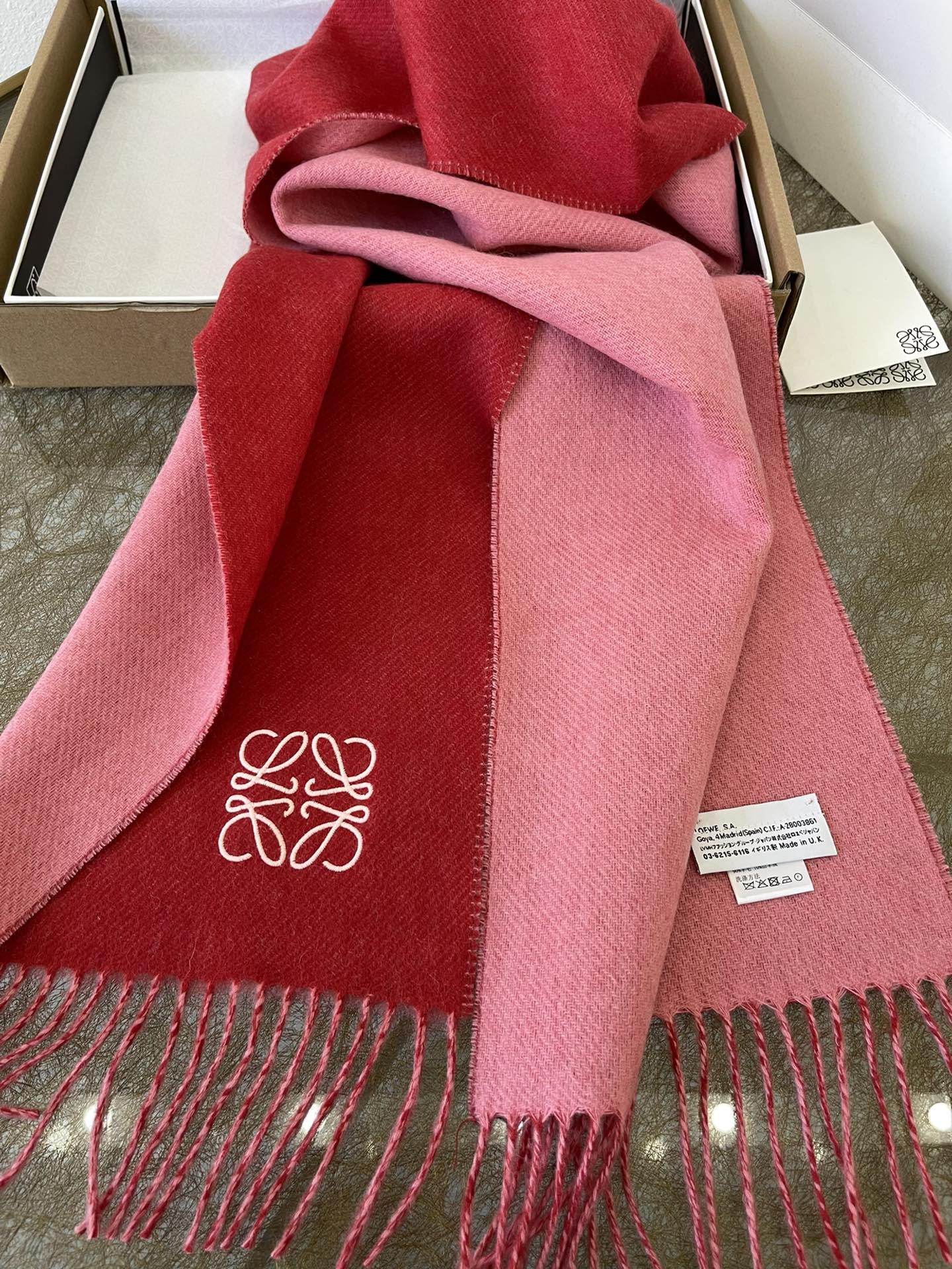 LOEWE罗意威羊毛绒男女同款围巾