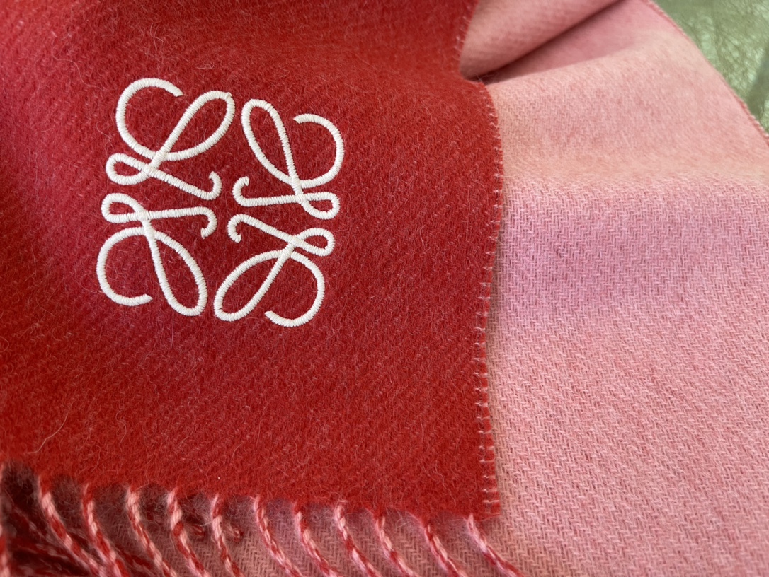 LOEWE罗意威羊毛绒男女同款围巾