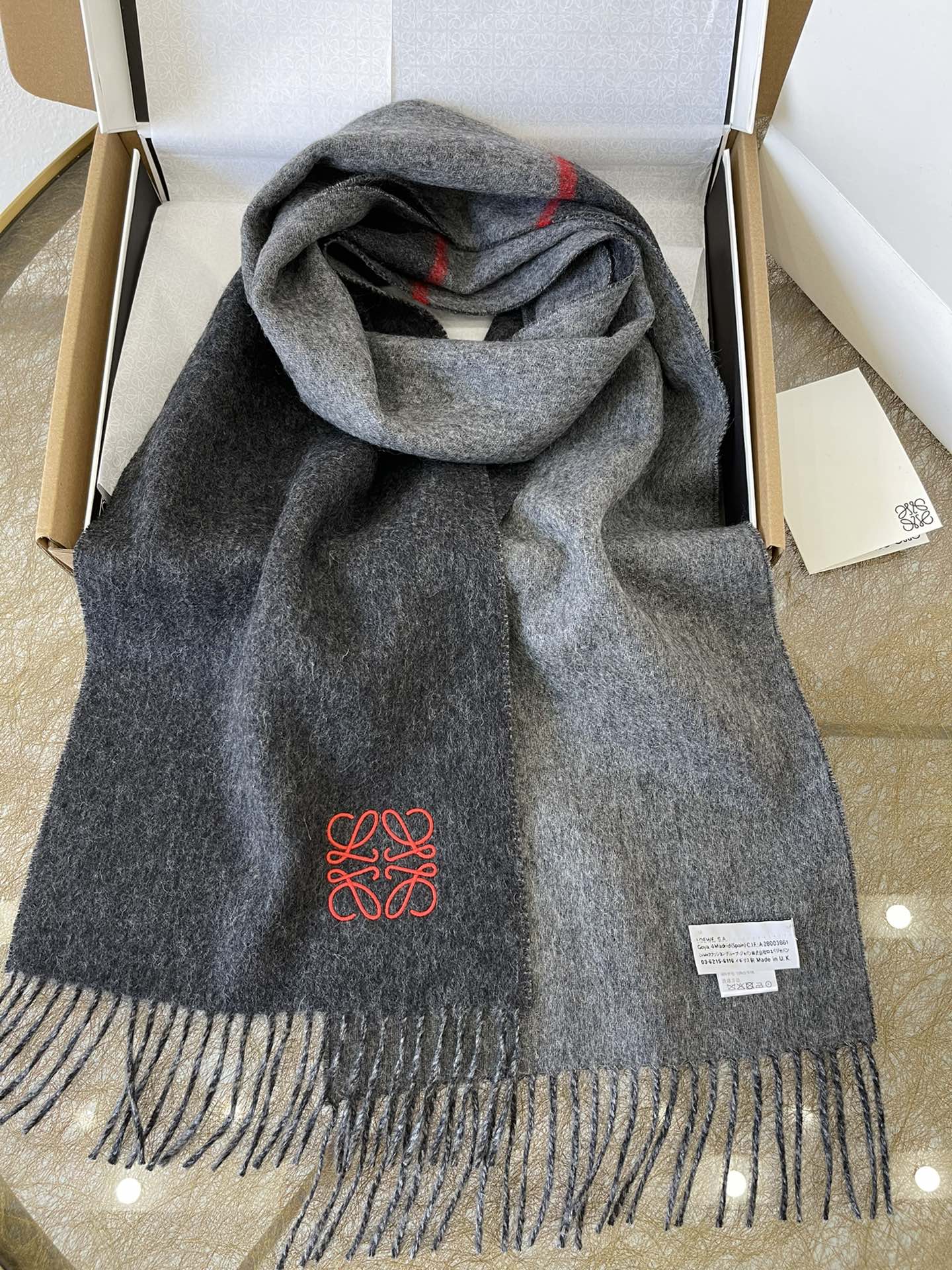 LOEWE罗意威羊毛绒男女同款围巾