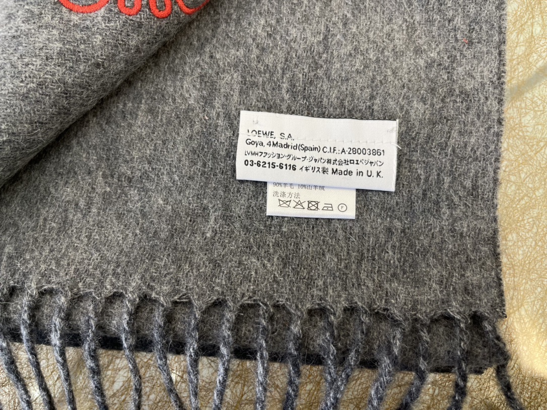 LOEWE罗意威羊毛绒男女同款围巾