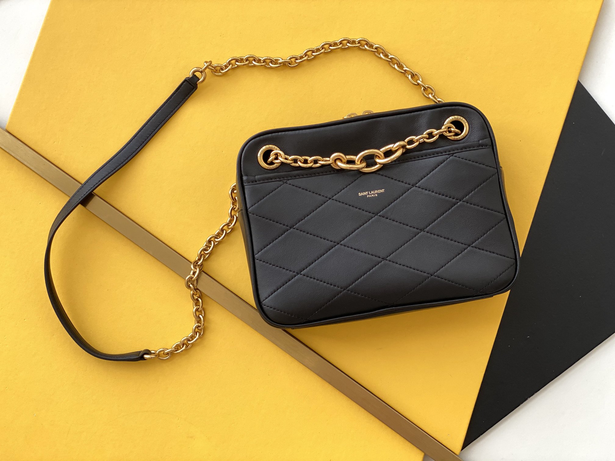LE MAILLON Small Chain Bag Lambskin Quilted Zip