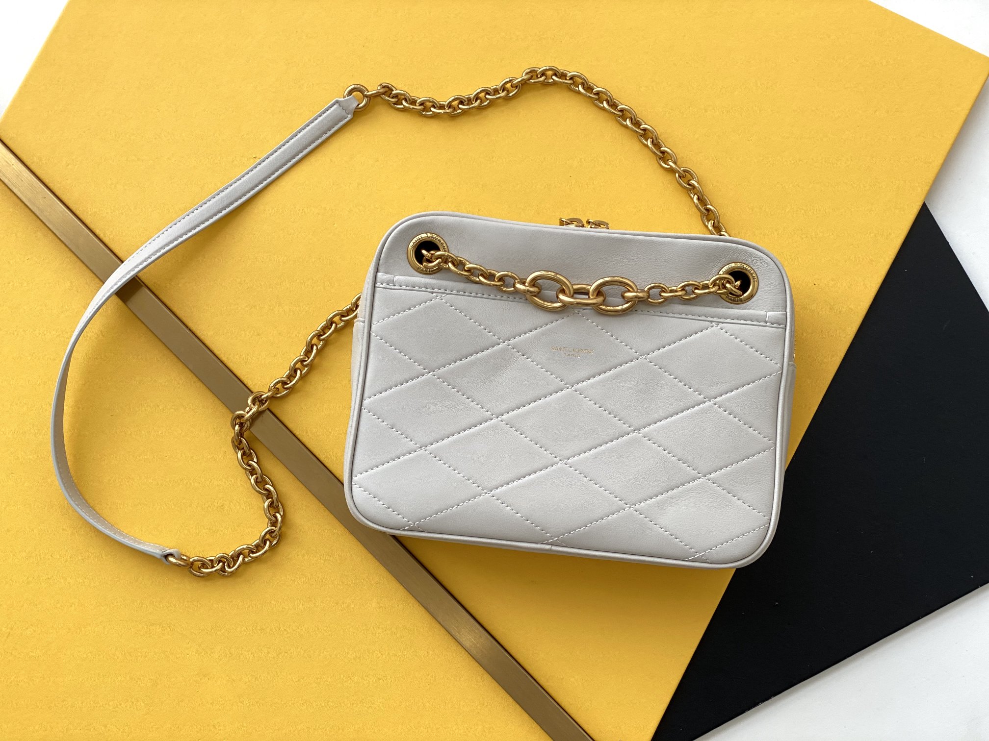 LE MAILLON Small Lambskin Chain Bag Square Quilted Zip Closure