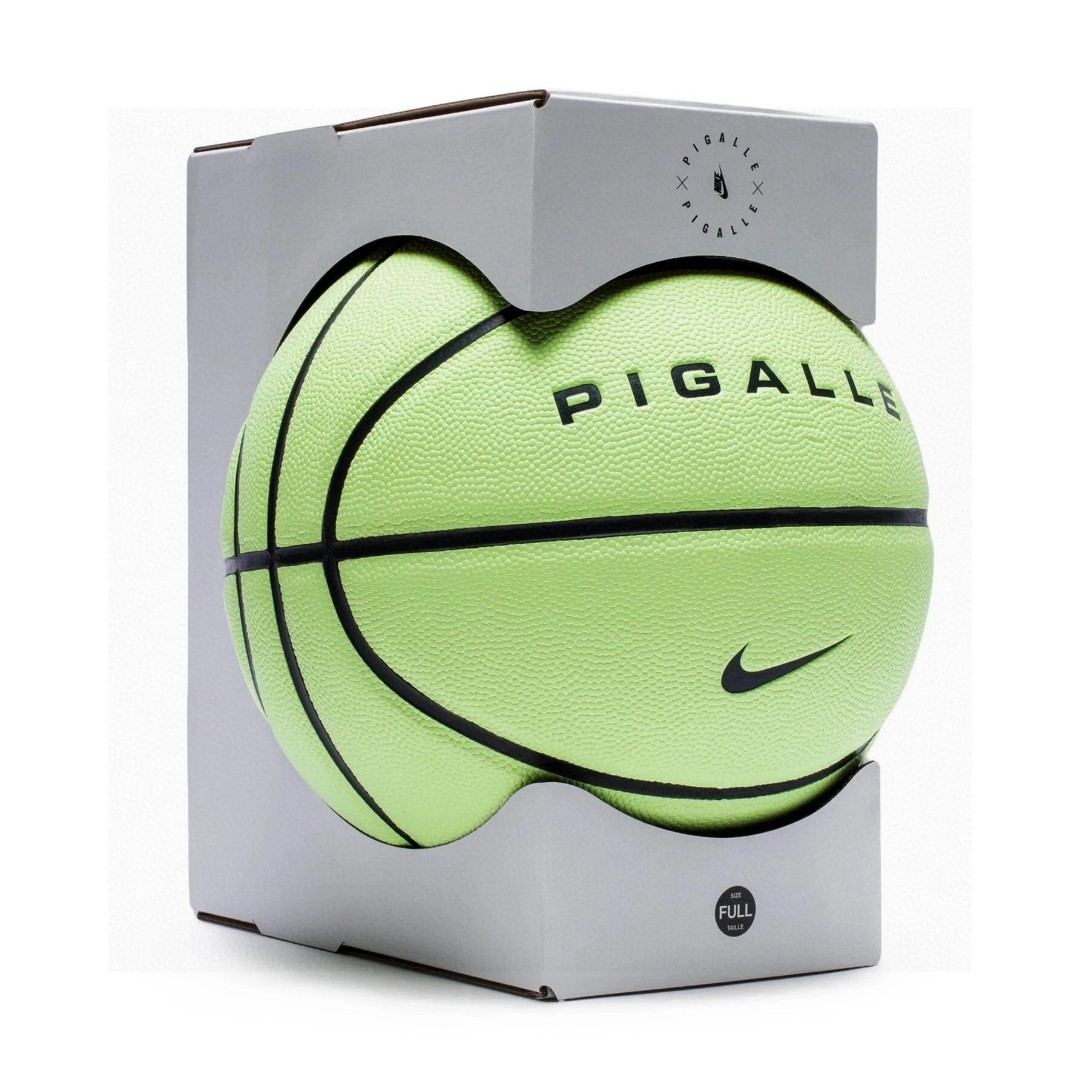 安福自取💰95
Nike/耐克篮球彩虹经典系列花色球
配色:天空云朵蓝 【耐磨pu软皮】
型号:7号标准球
场地:室内外木地板，水泥地板
🏀🏀🏀🏀🏀🏀🏀🏀

🔥🔥注意事项🔥🔥: 
充气前请充分湿润球针，用肥皂水为佳，防止气门受损，造成气门漏气。