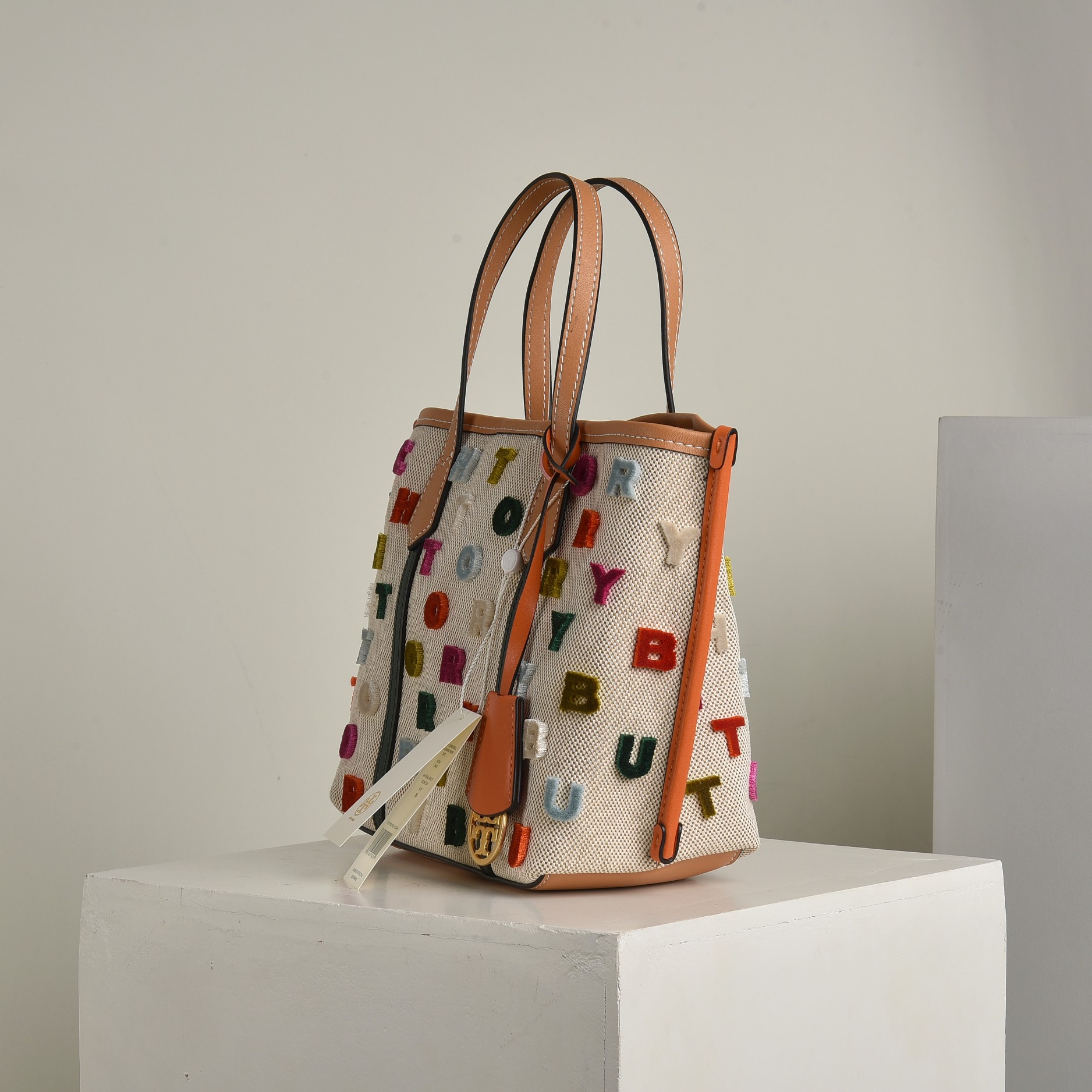Tory Burch ToryBurch批¥320～最新款Perry系列刺秀五彩缤纷 手提、单肩、斜挎均可 正确吊牌