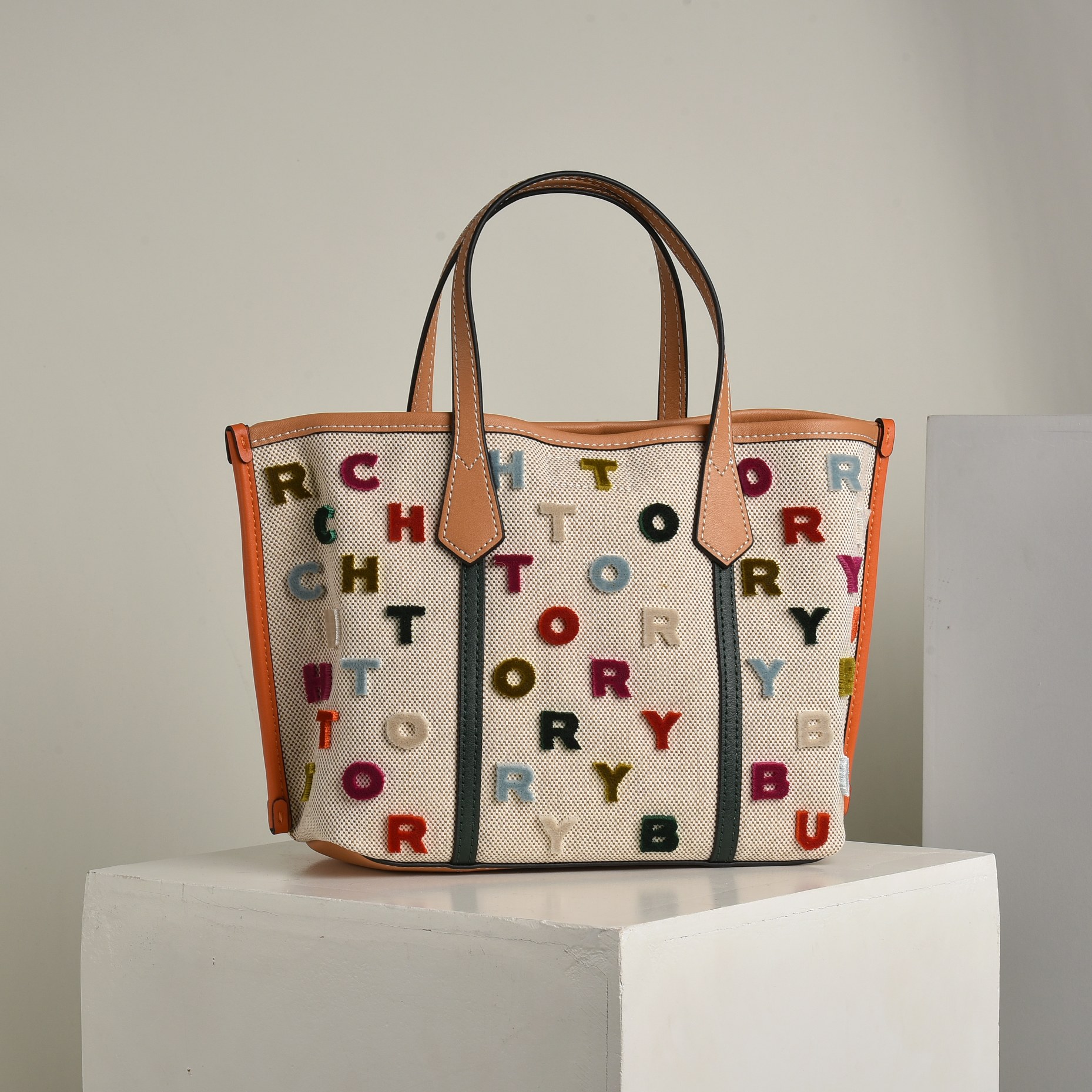 Tory Burch ToryBurch批¥320～最新款Perry系列刺秀五彩缤纷 手提、单肩、斜挎均可 正确吊牌