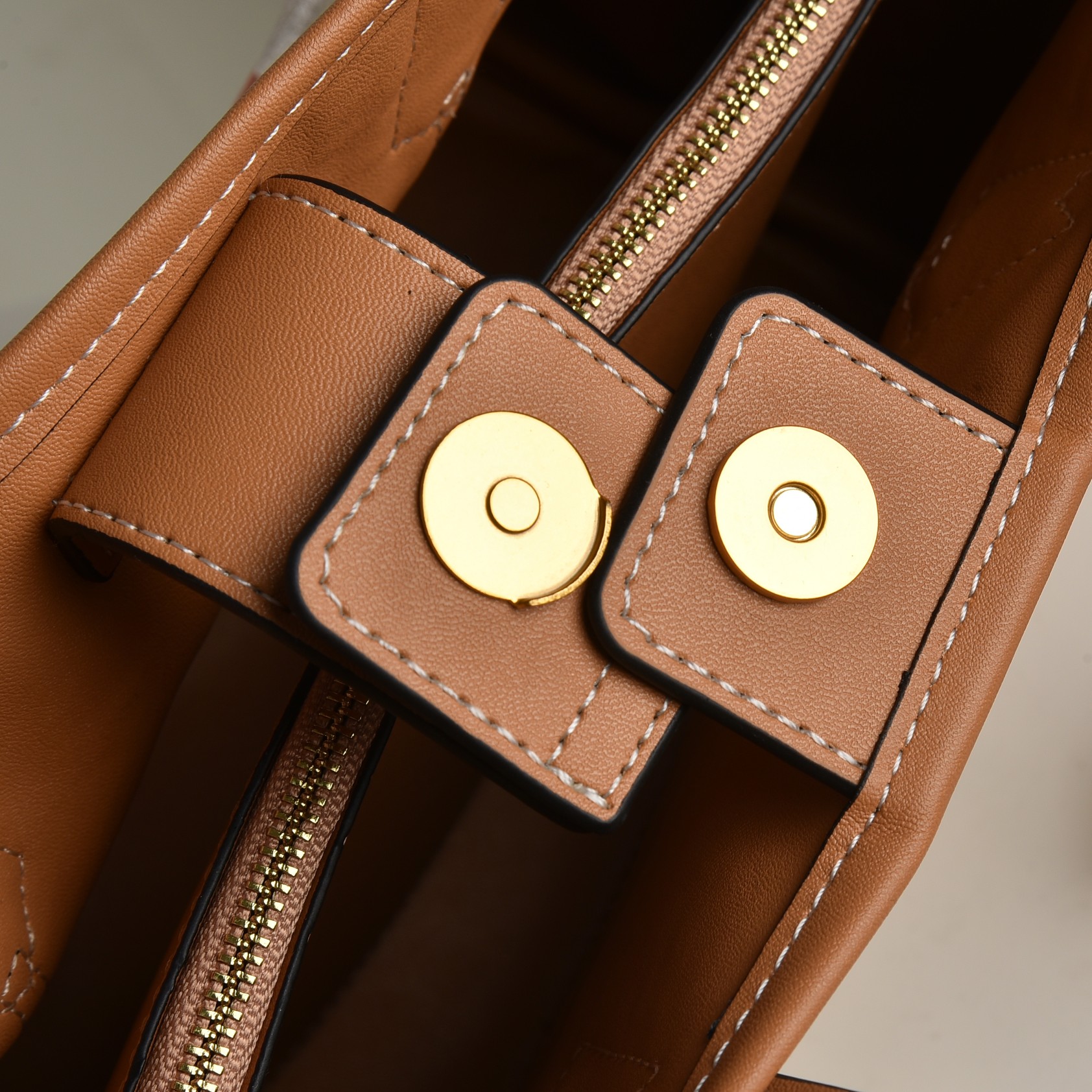 Tory Burch ToryBurch批¥320～最新款Perry系列刺秀五彩缤纷 手提、单肩、斜挎均可 正确吊牌