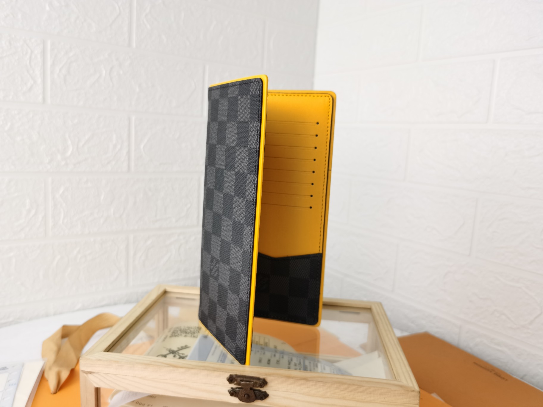 ルイ・ヴィトン Damier Graphite 財布 - シンプルでエレガントなデザイン