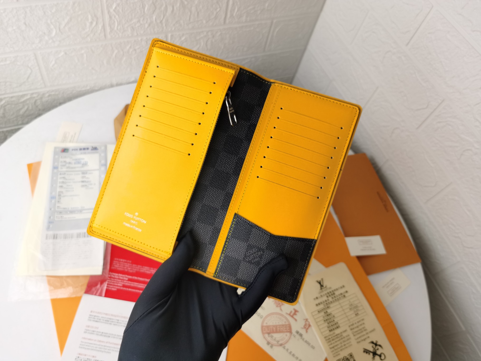 ルイ・ヴィトン Damier Graphite 財布 - シンプルでエレガントなデザイン