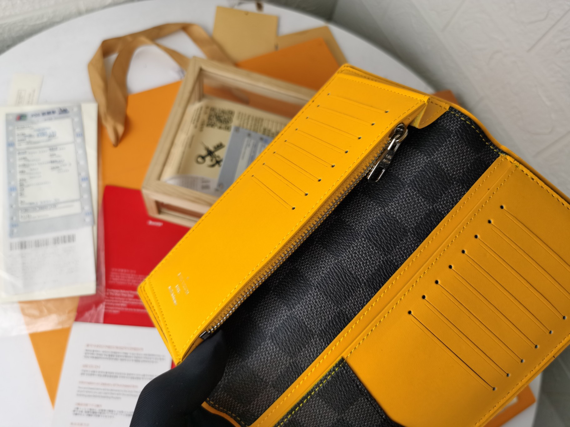 ルイ・ヴィトン Damier Graphite 財布 - シンプルでエレガントなデザイン