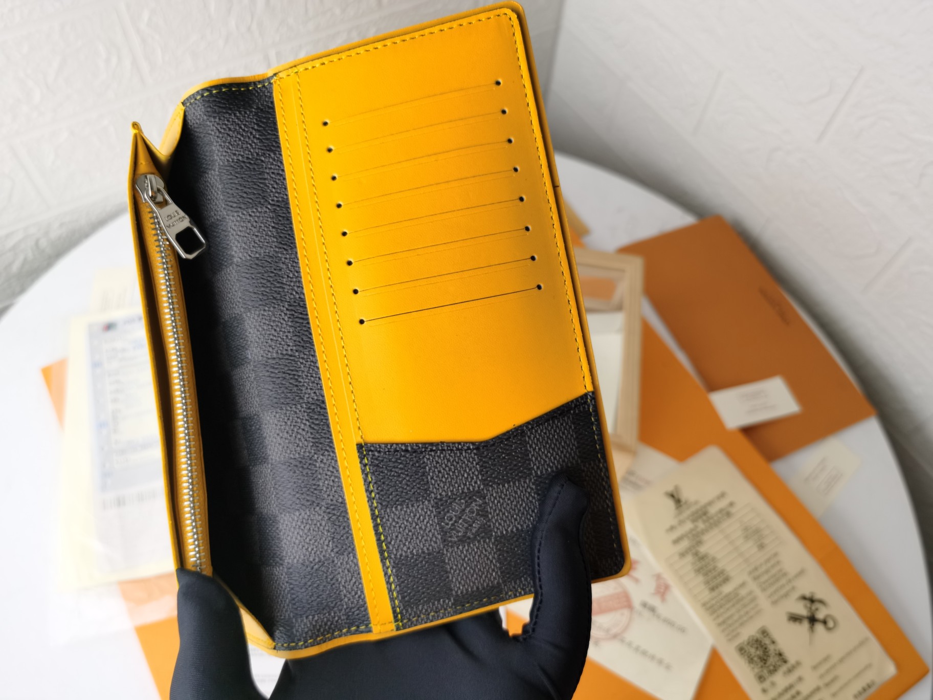 ルイ・ヴィトン Damier Graphite 財布 - シンプルでエレガントなデザイン