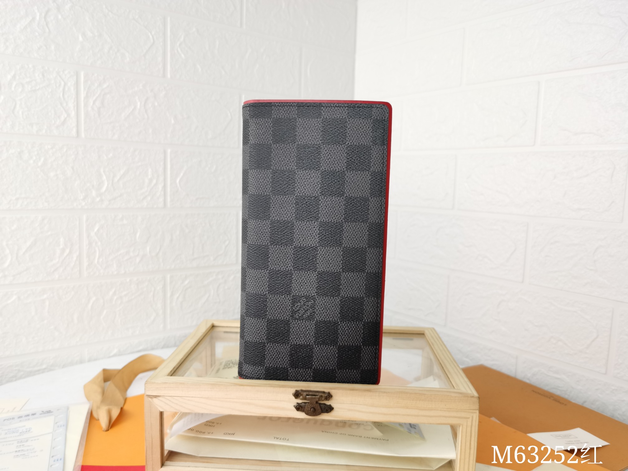 ルイ・ヴィトン ダミエ グラフィット 財布 優雅でコンパクトなデザイン