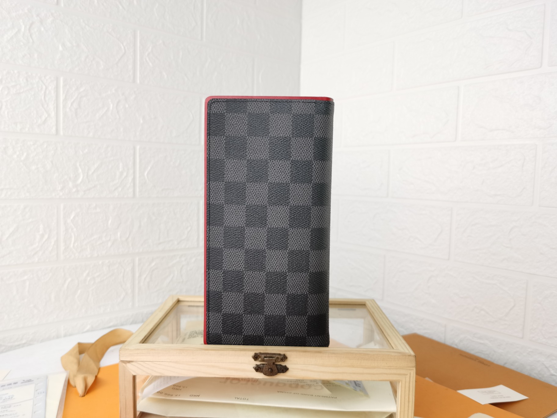 ルイ・ヴィトン ダミエ グラフィット 財布 優雅でコンパクトなデザイン