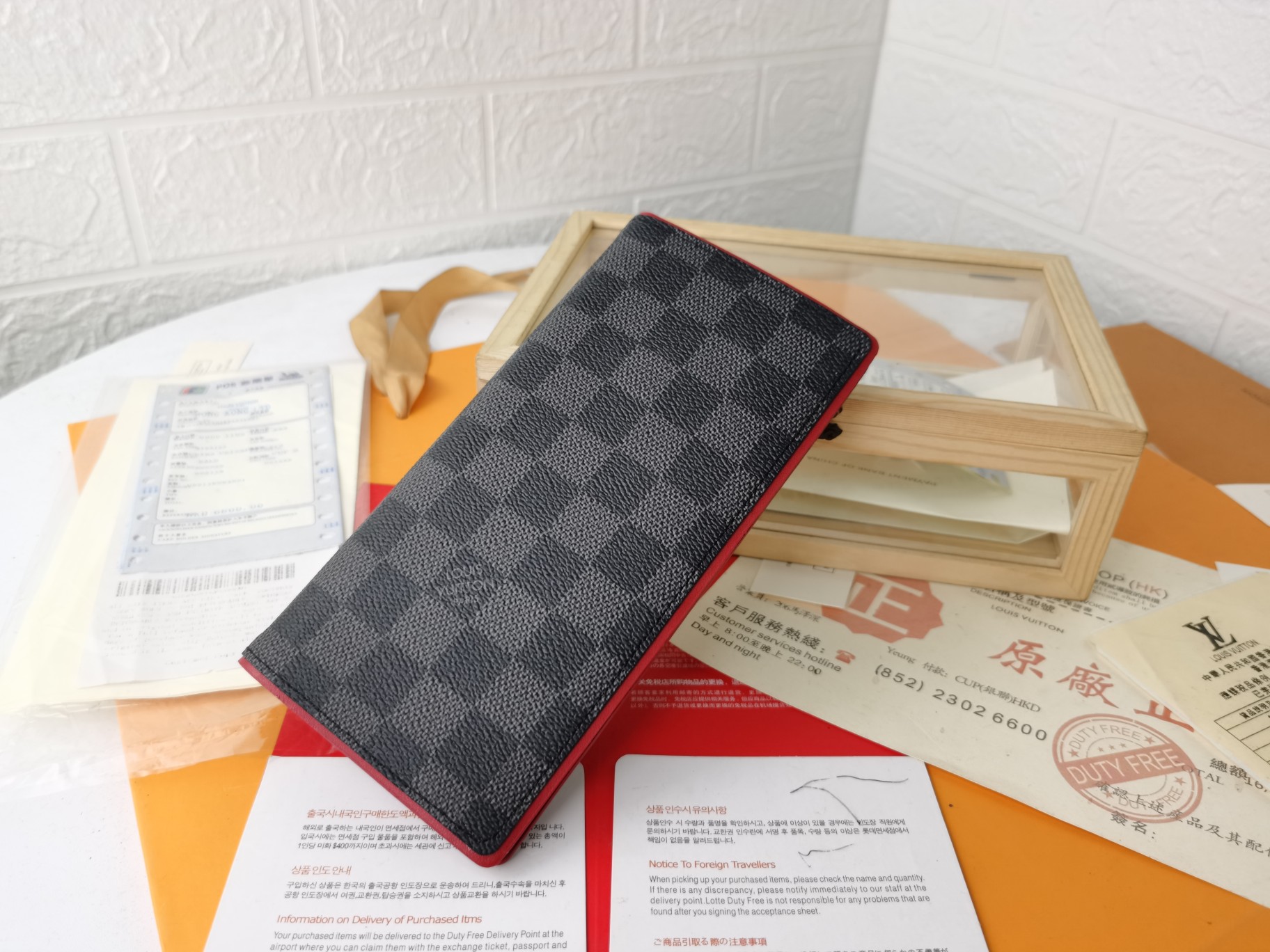 ルイ・ヴィトン ダミエ グラフィット 財布 優雅でコンパクトなデザイン