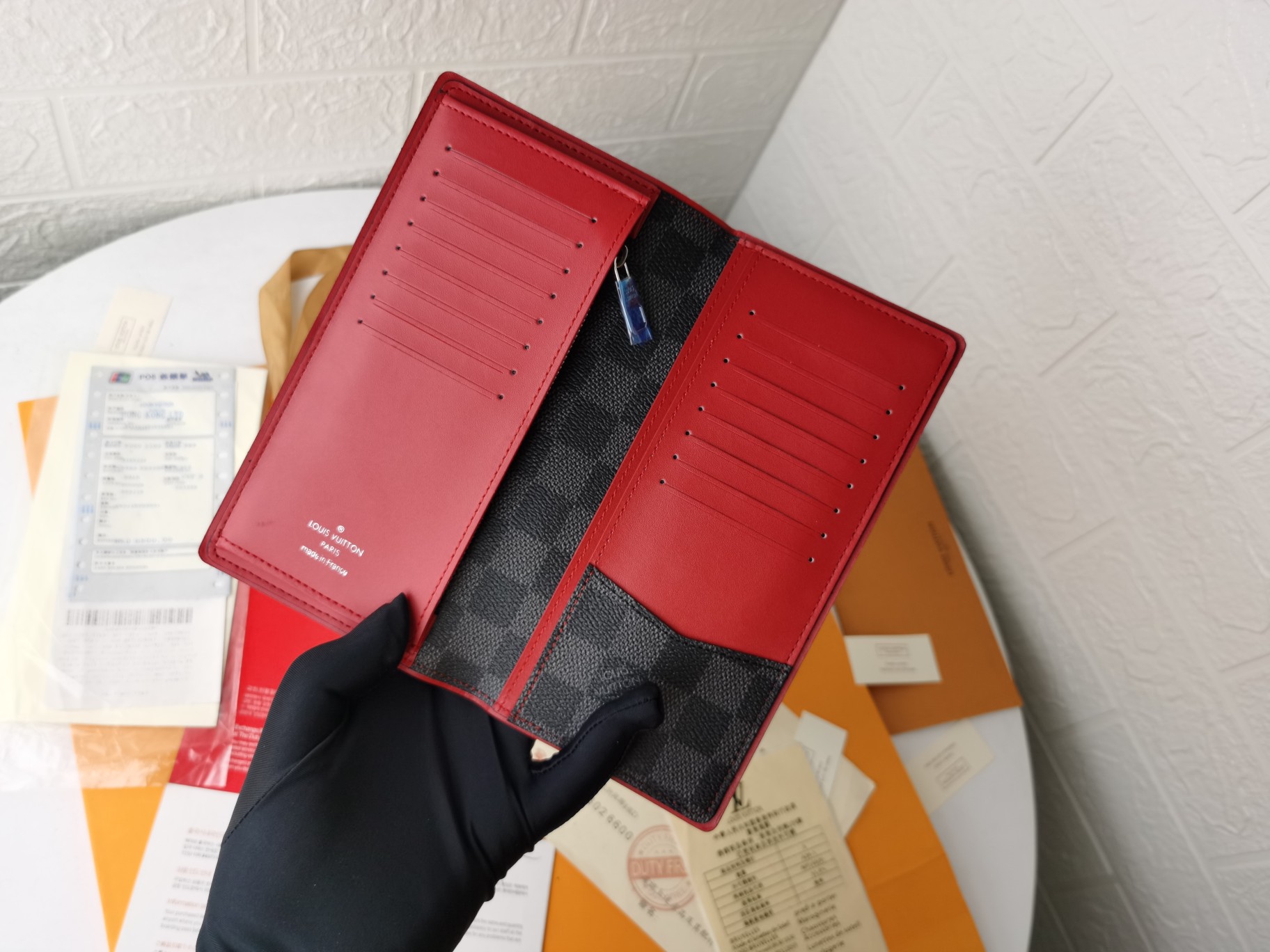 ルイ・ヴィトン ダミエ グラフィット 財布 優雅でコンパクトなデザイン