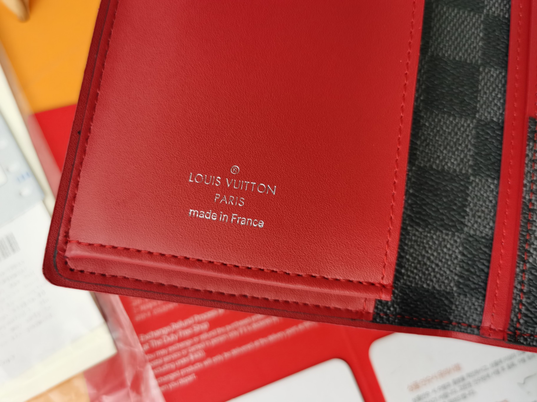 ルイ・ヴィトン ダミエ グラフィット 財布 優雅でコンパクトなデザイン