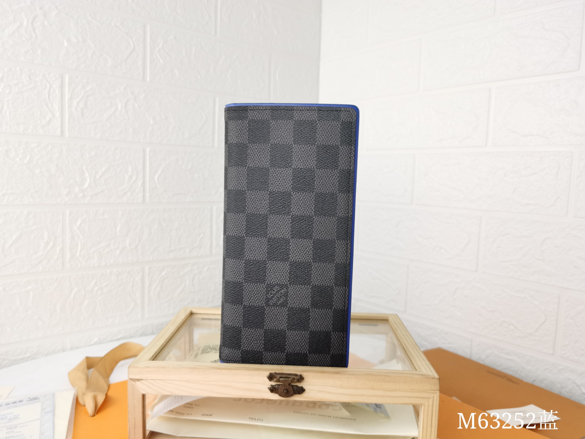 ルイ・ヴィトン ダミエグラフィット 財布 軽量・スタイリッシュ