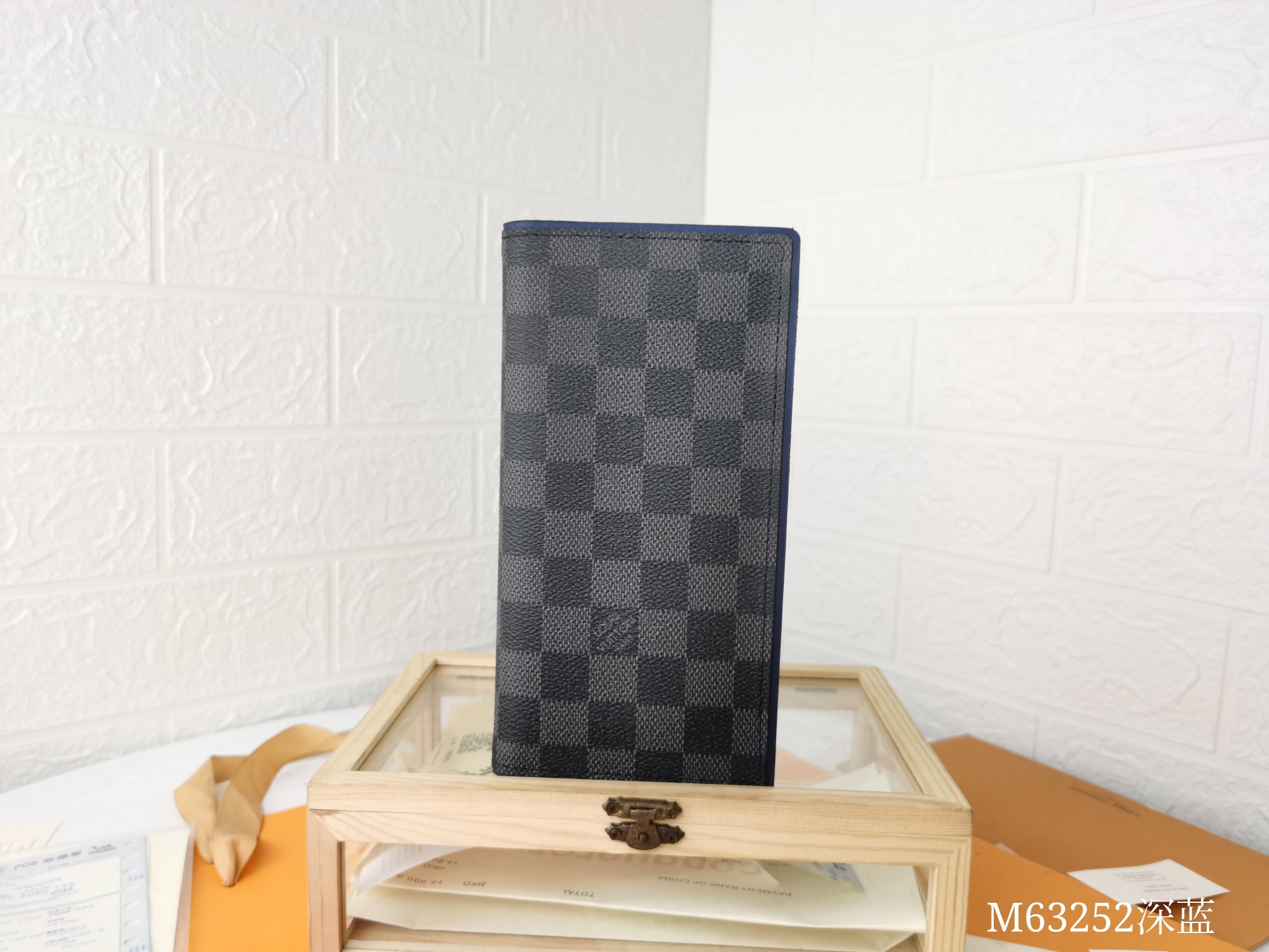 ルイ・ヴィトン ダミエ グラフィット 財布 高級感溢れるデザイン