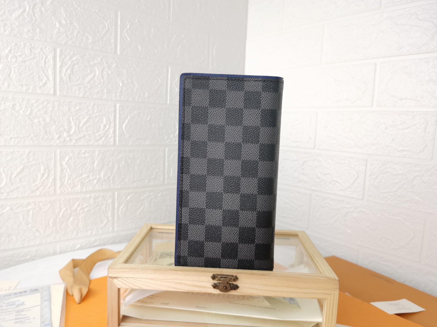 ルイ・ヴィトン ダミエ グラフィット 財布 高級感溢れるデザイン