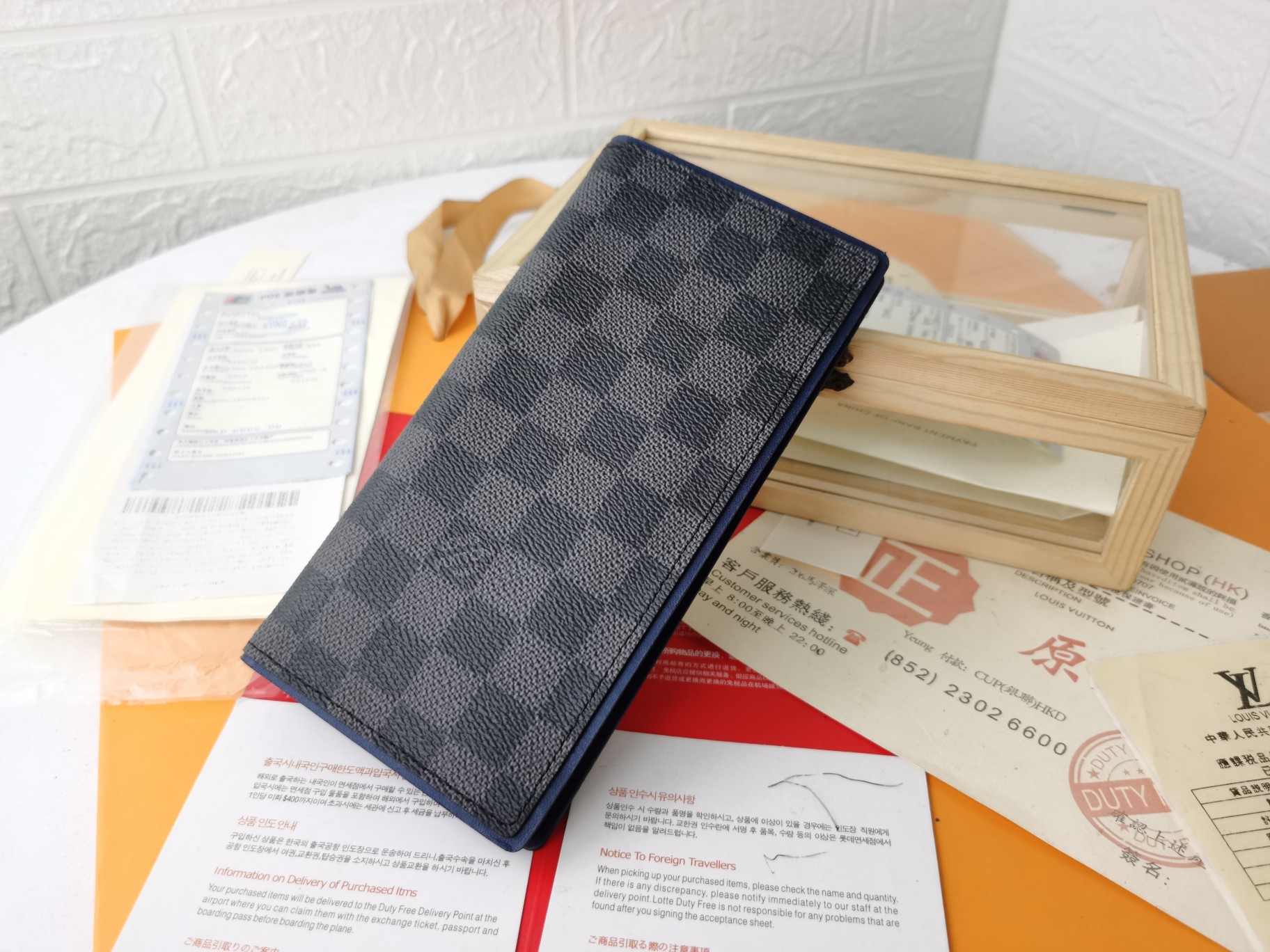 ルイ・ヴィトン ダミエ グラフィット 財布 高級感溢れるデザイン