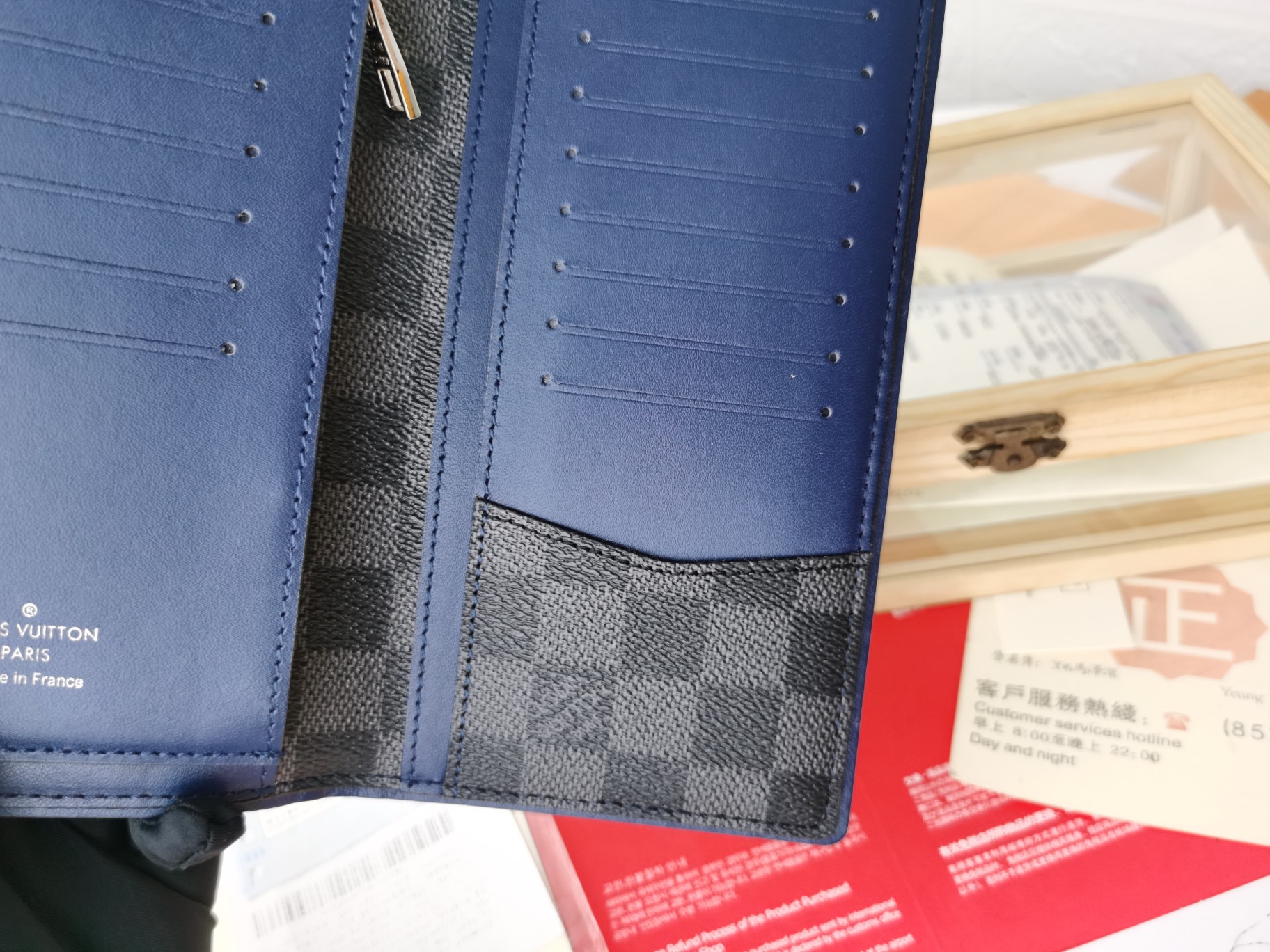 ルイ・ヴィトン ダミエ グラフィット 財布 高級感溢れるデザイン