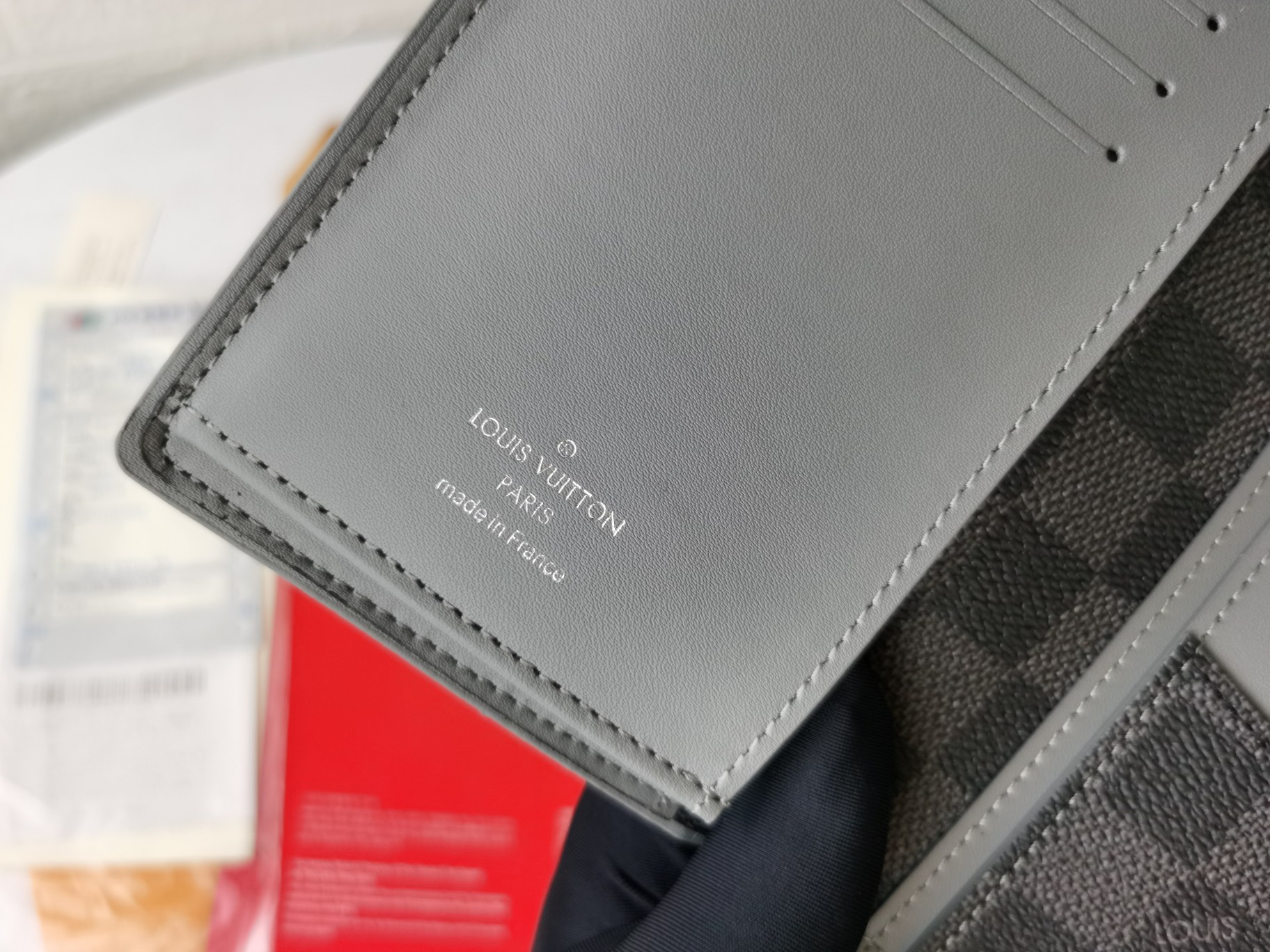 ルイ・ヴィトン ダミエ グラフィット 財布 エレガントなデザイン