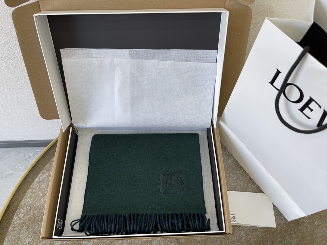 LOEWE罗意威羊毛绒男女同款围巾