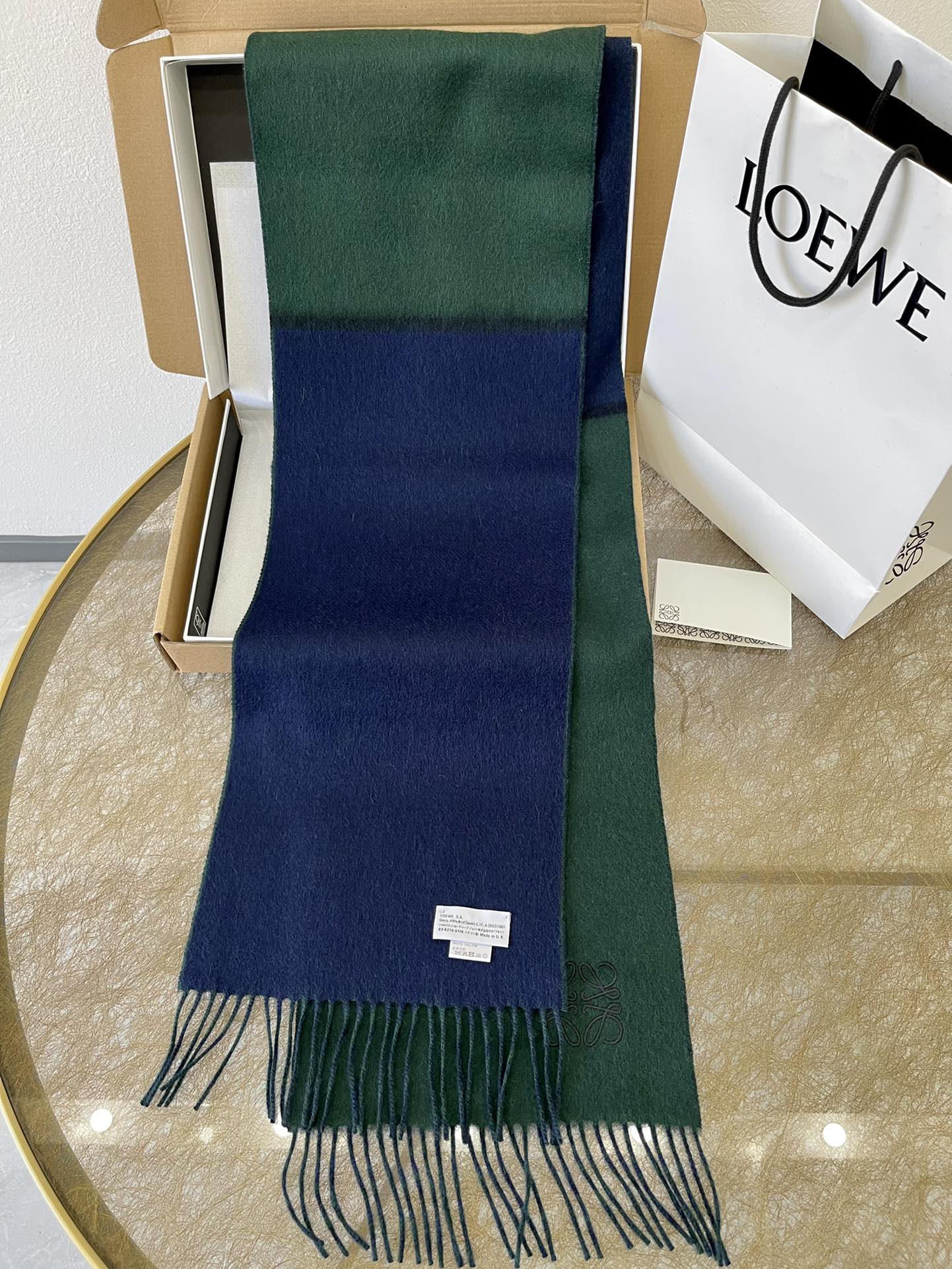 LOEWE罗意威羊毛绒男女同款围巾