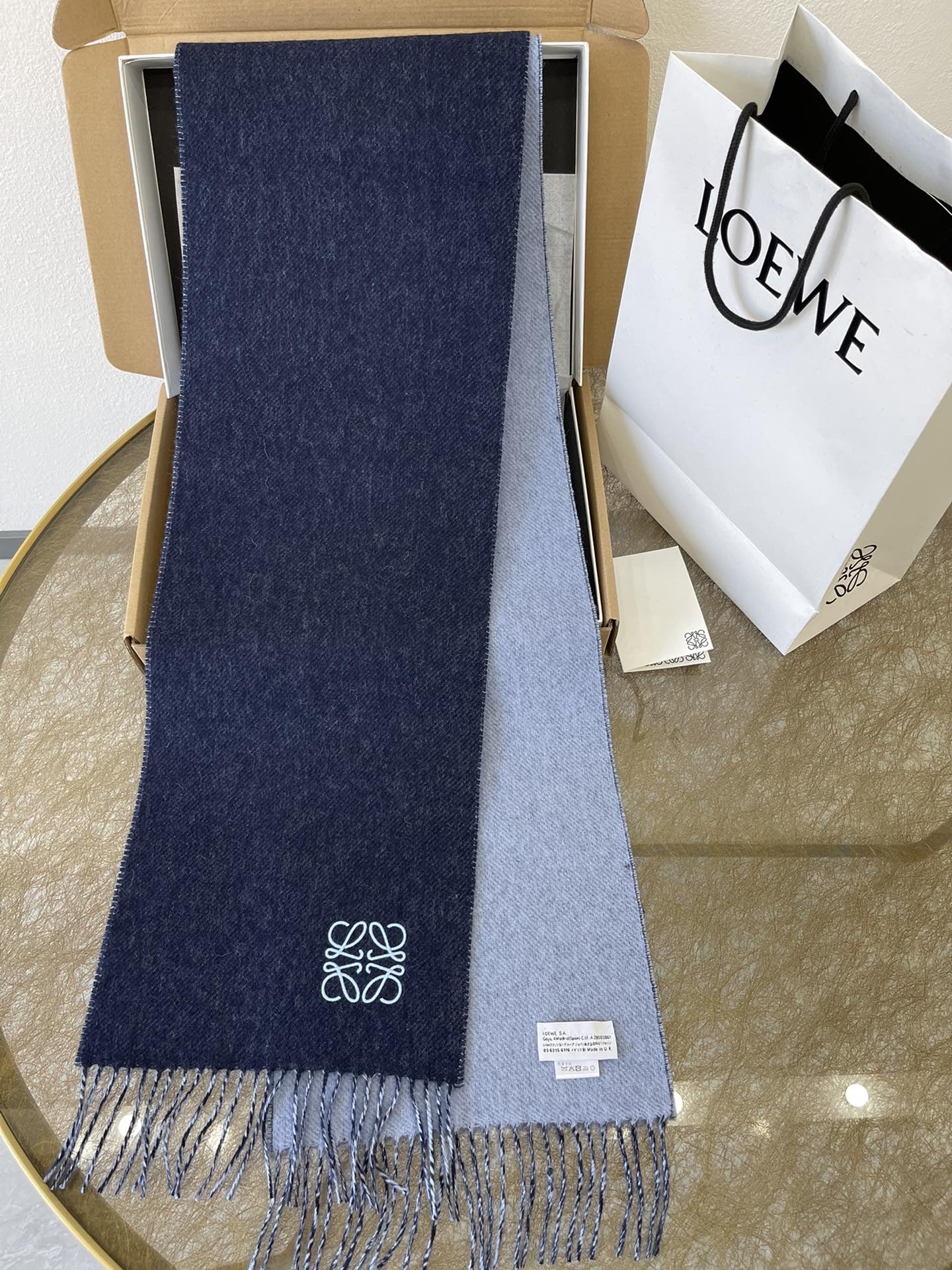 LOEWE罗意威羊毛绒男女同款围巾