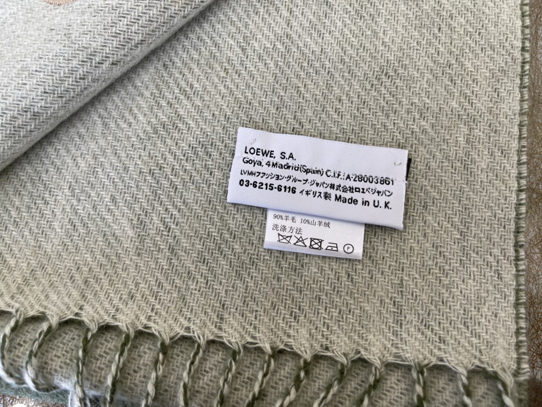 LOEWE罗意威羊毛绒男女同款围巾