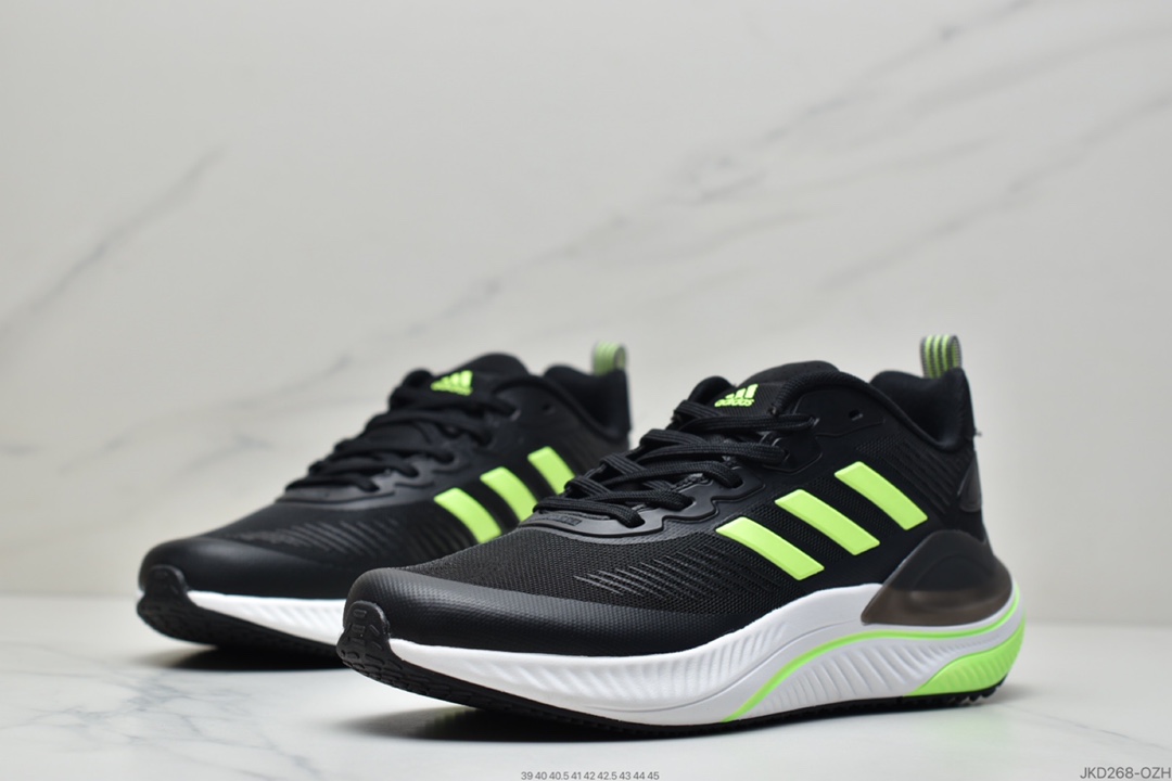 160 ALPHAMAGMA 黑白鞋子采用织物鞋面 GV7921