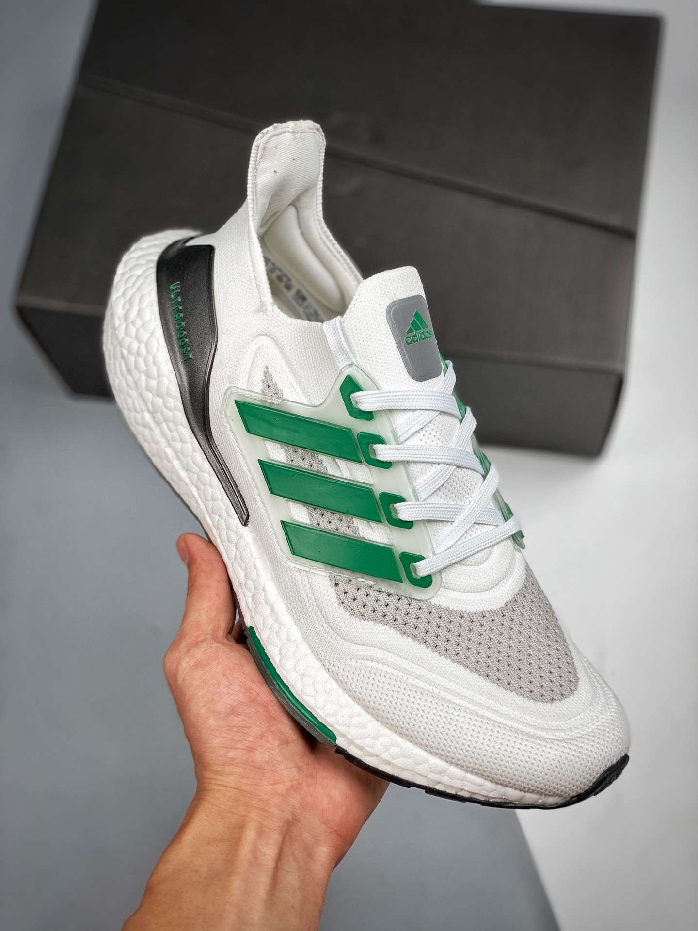 Precalentamiento para el 11.11 Oferta especial 💥💥 Ultra Boost 7.0 Blanco y verde Disponible en tiendas oficiales Foto…