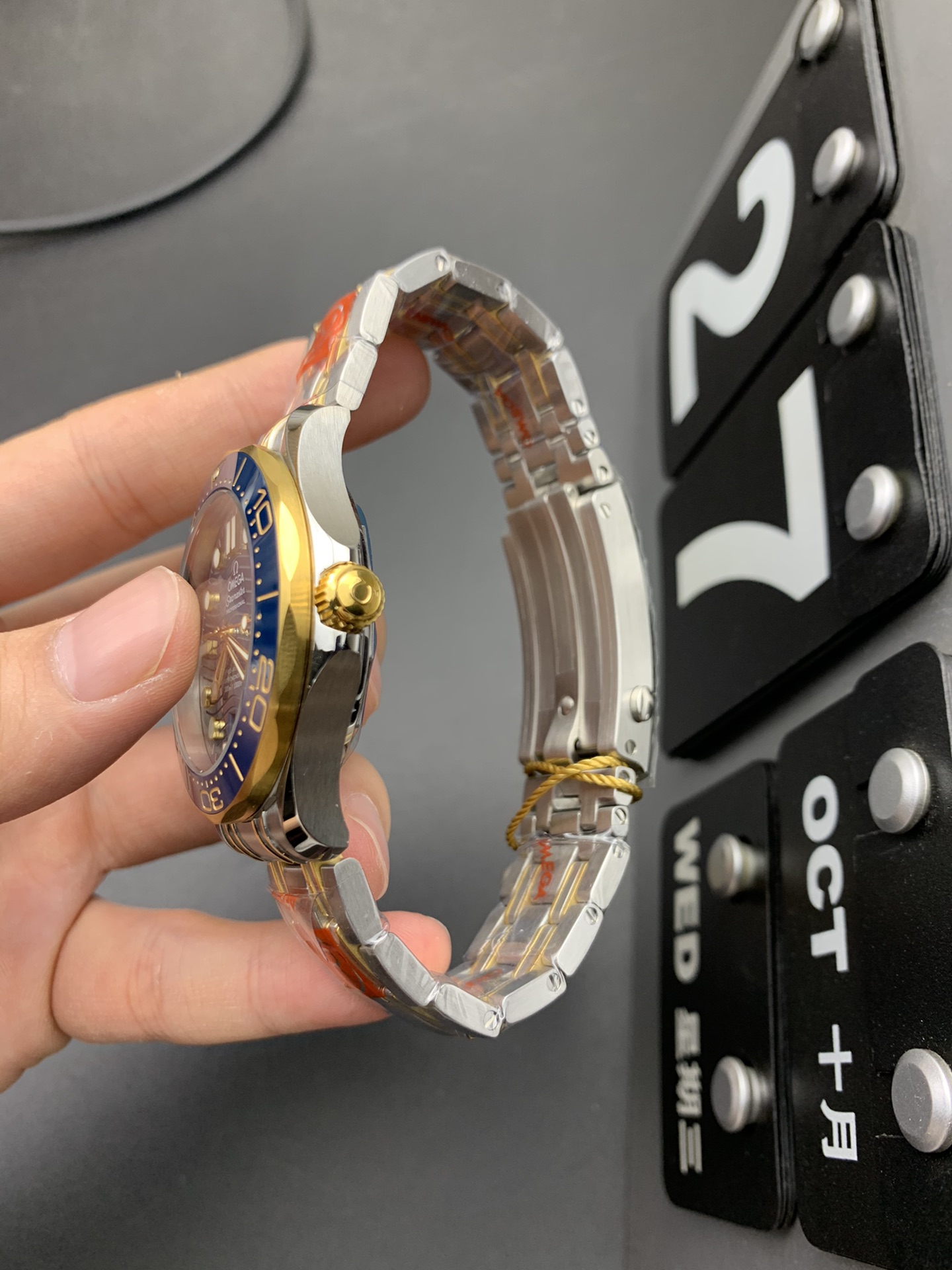 Omega OR 间金蓝海马