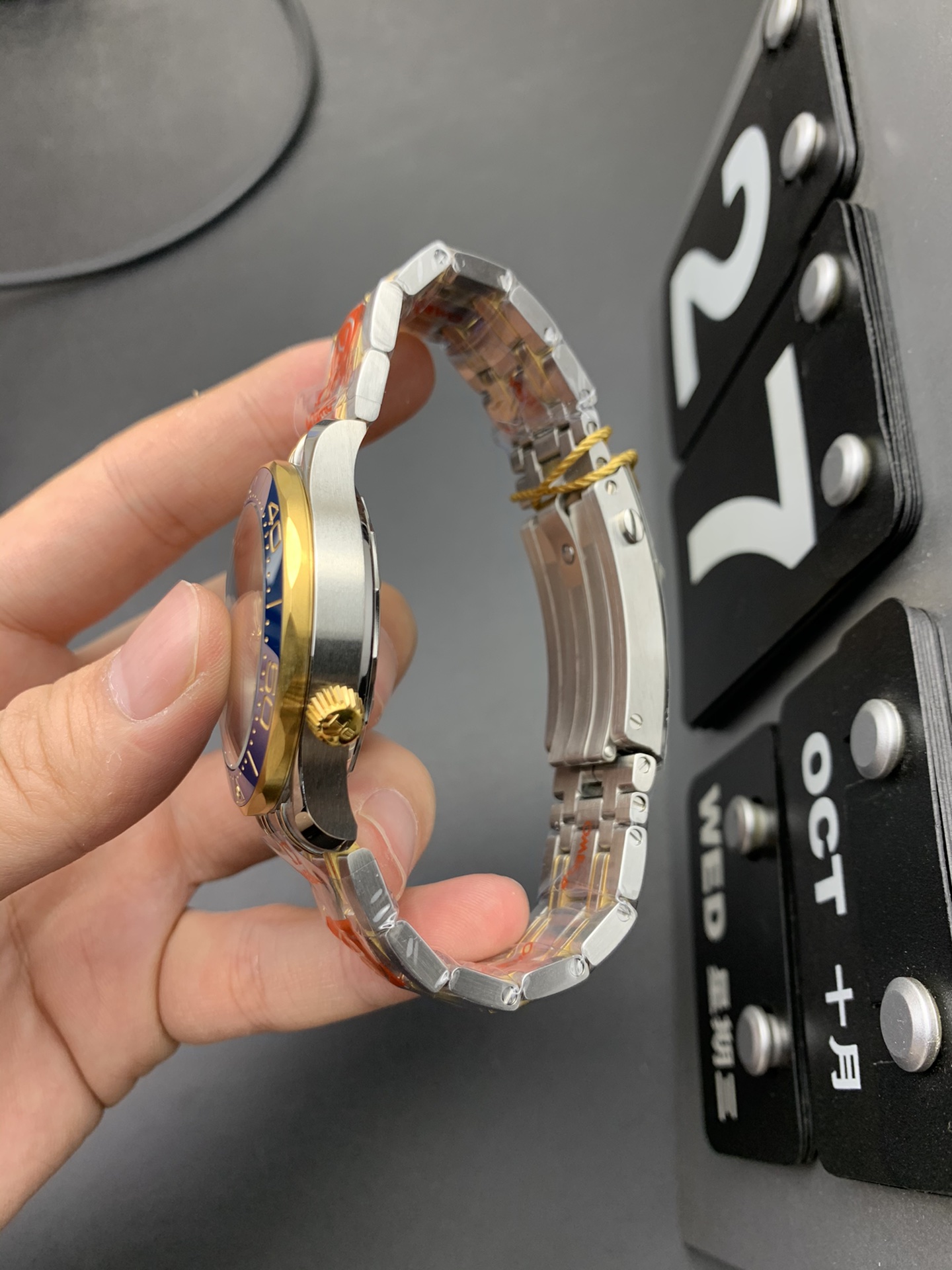 Omega OR 间金蓝海马