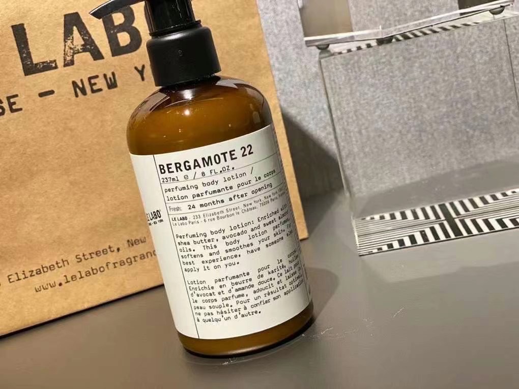 Le Labo BERGAMOTE 22 Perfuming Body Lotion - 237ml 1 i1635303663 2506 0