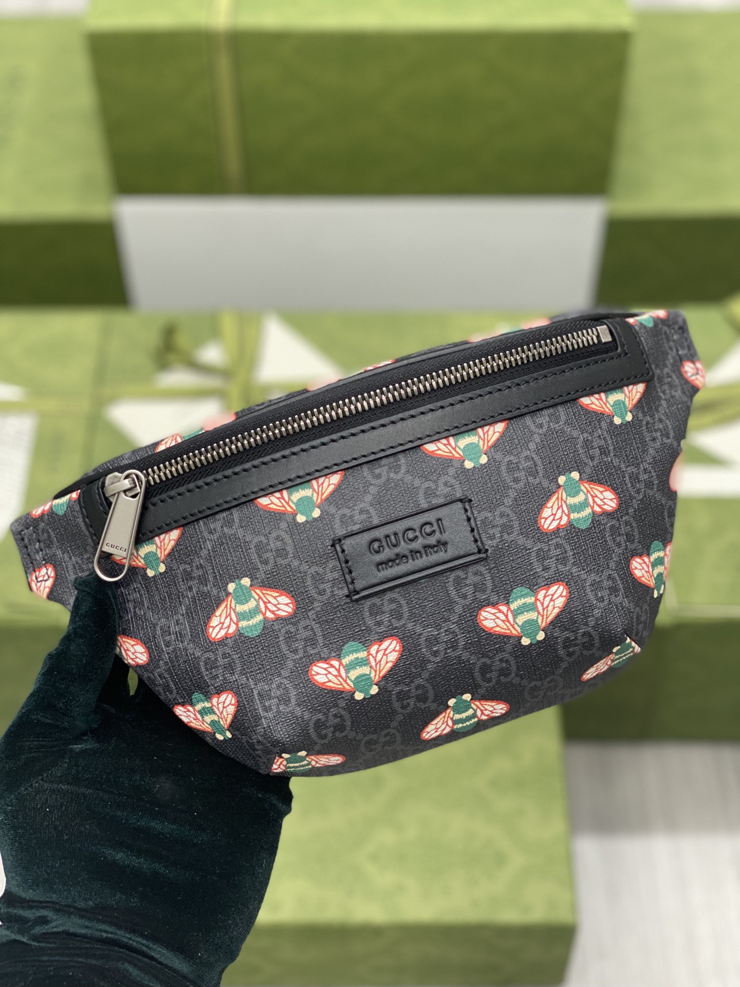 GUCCI сумка на пояс через плечо с узором GG и принтом пчелы