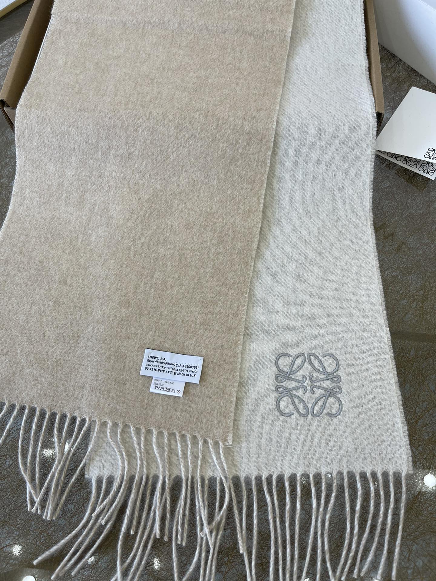 LOEWE罗意威羊毛绒男女同款围巾