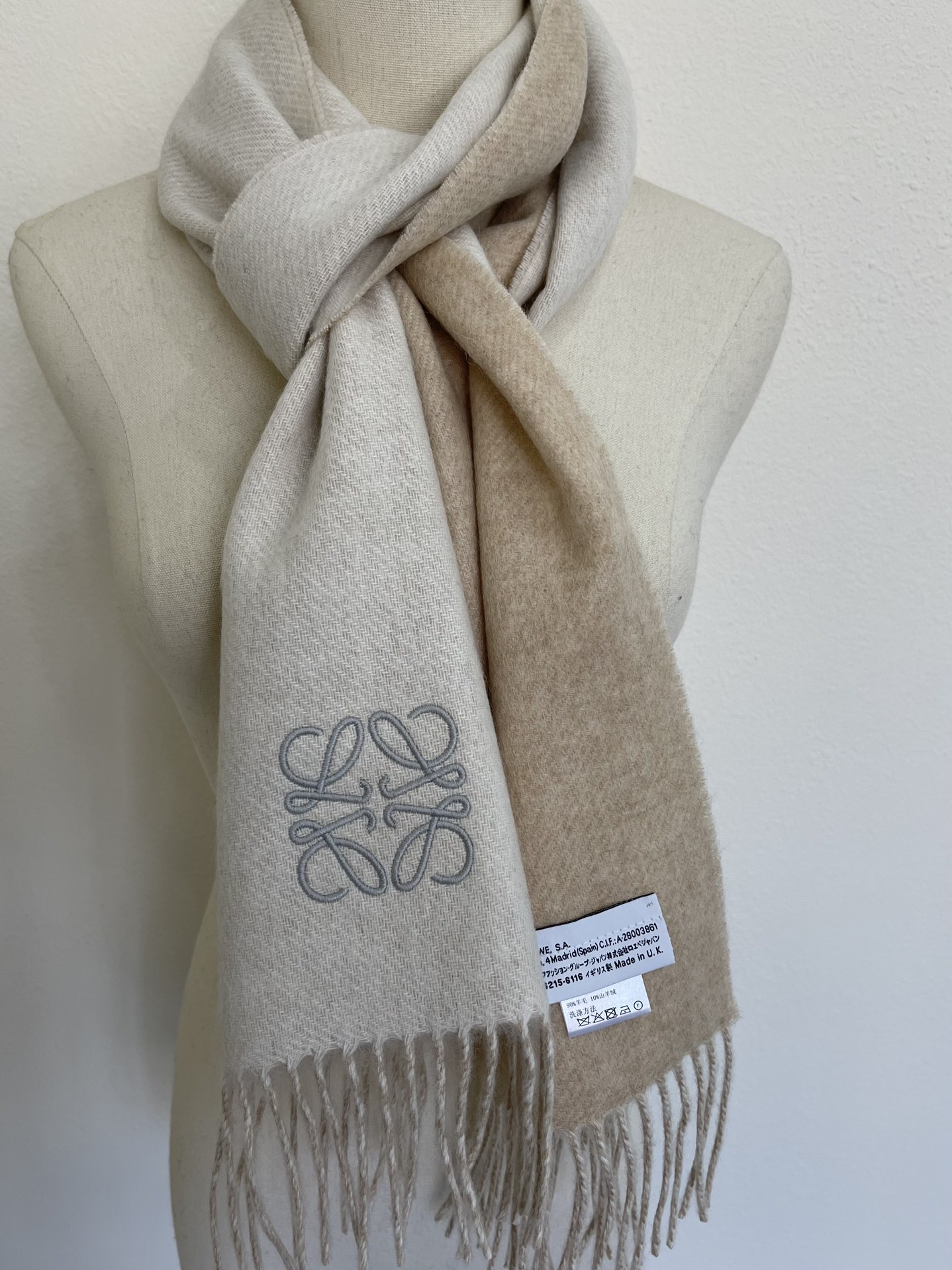 LOEWE罗意威羊毛绒男女同款围巾