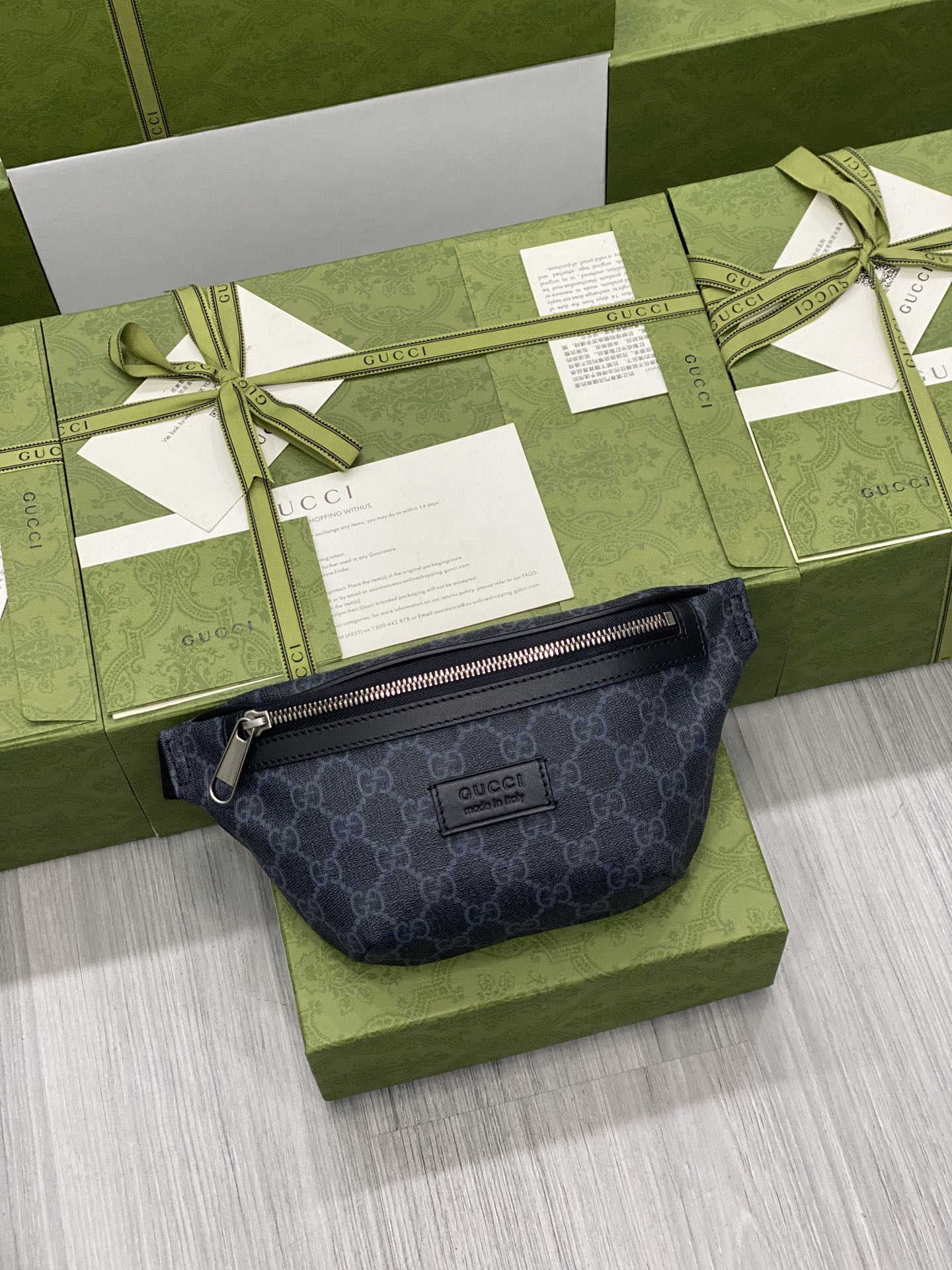 GUCCI Сумка на пояс из PVC с узором GG, кроссбоди