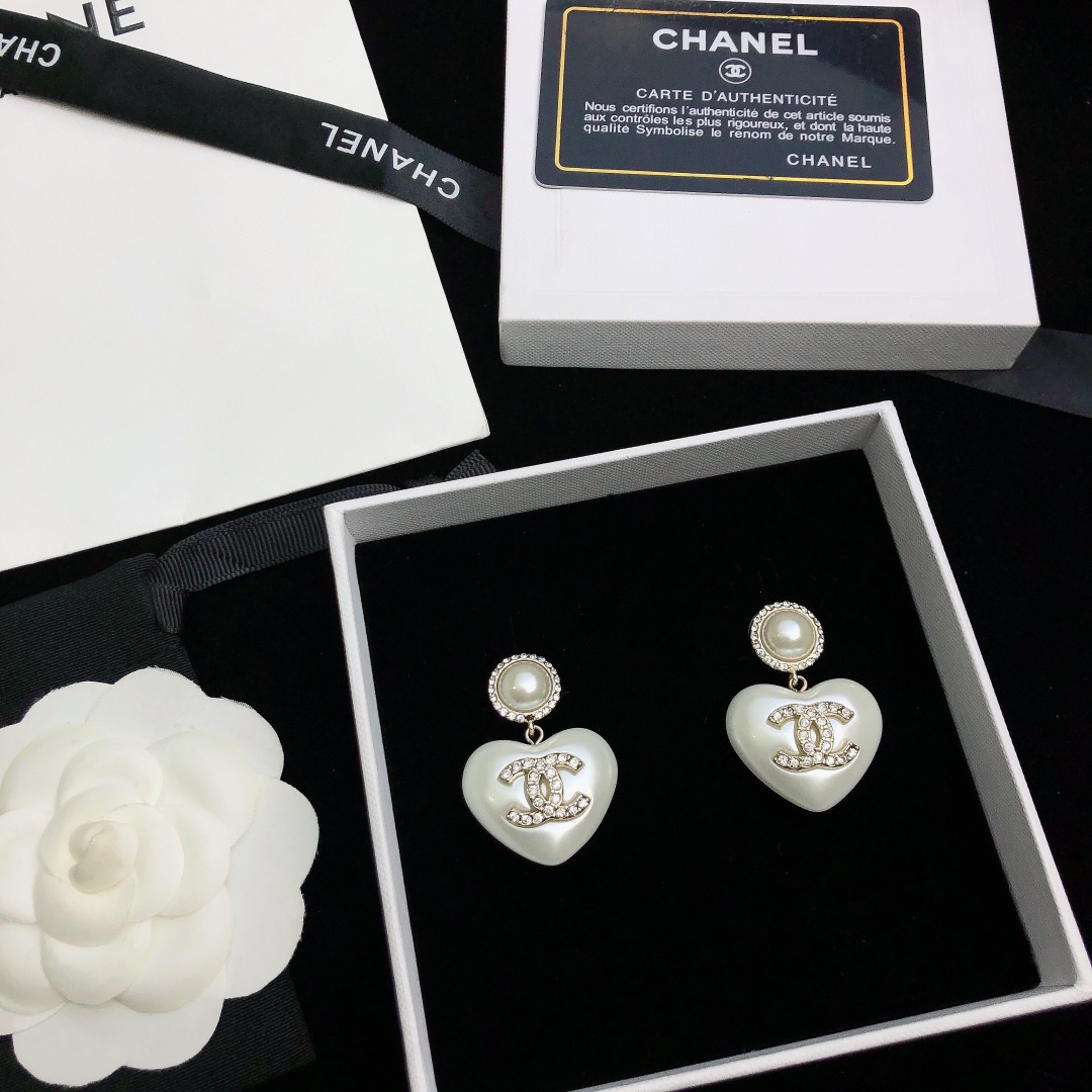 💝💝💝【Chanel香奈儿】耳钉 小香珍珠耳环热销款 市面最高版本！专柜1:1款式开模 专柜原版、香奈儿