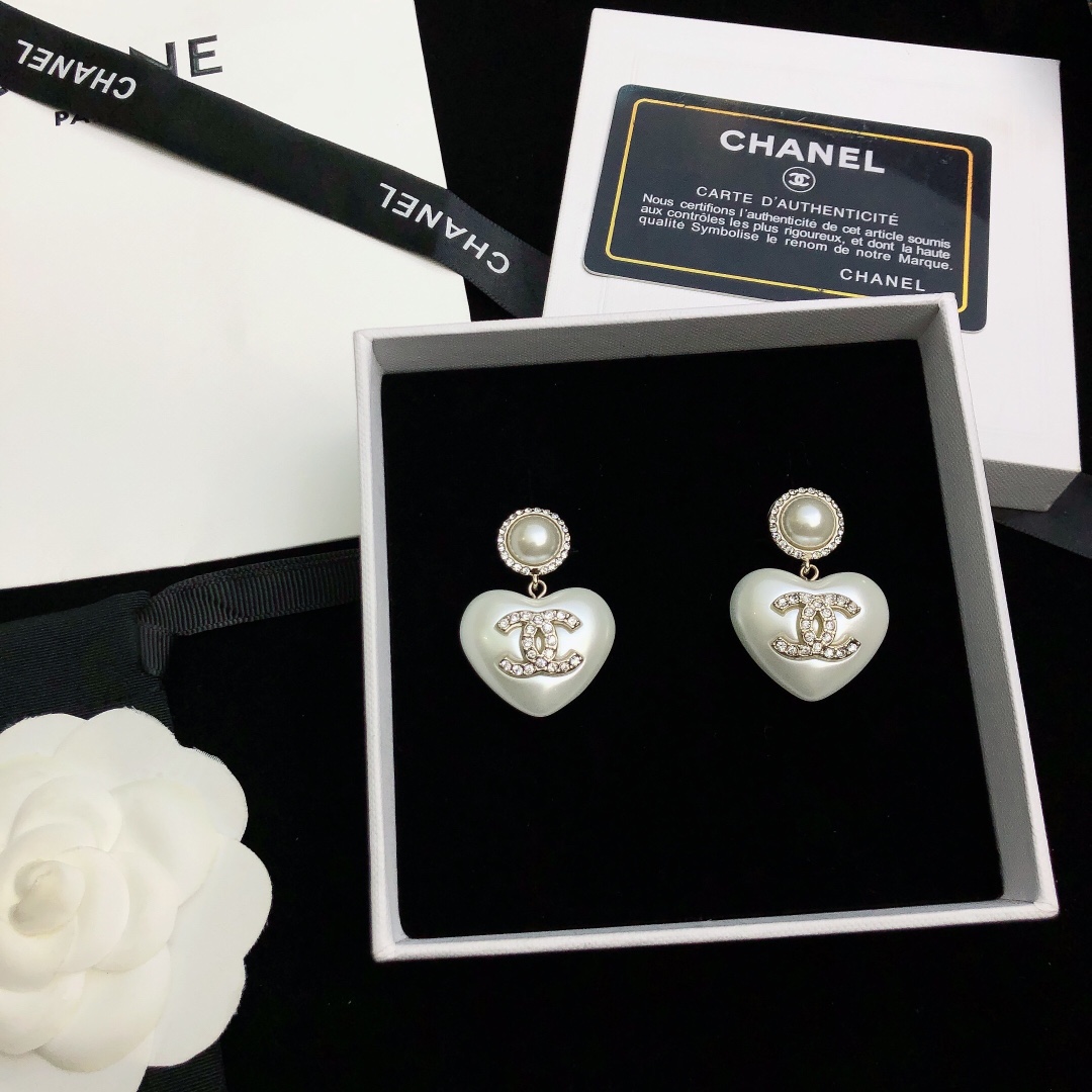 💝💝💝【Chanel香奈儿】耳钉 小香珍珠耳环热销款 市面最高版本！专柜1:1款式开模 专柜原版、香奈儿