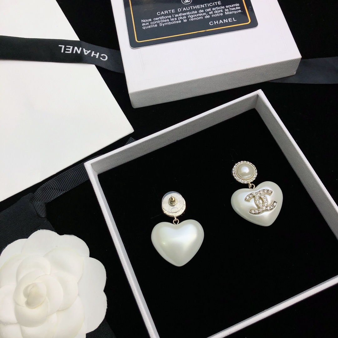 💝💝💝【Chanel香奈儿】耳钉 小香珍珠耳环热销款 市面最高版本！专柜1:1款式开模 专柜原版、香奈儿